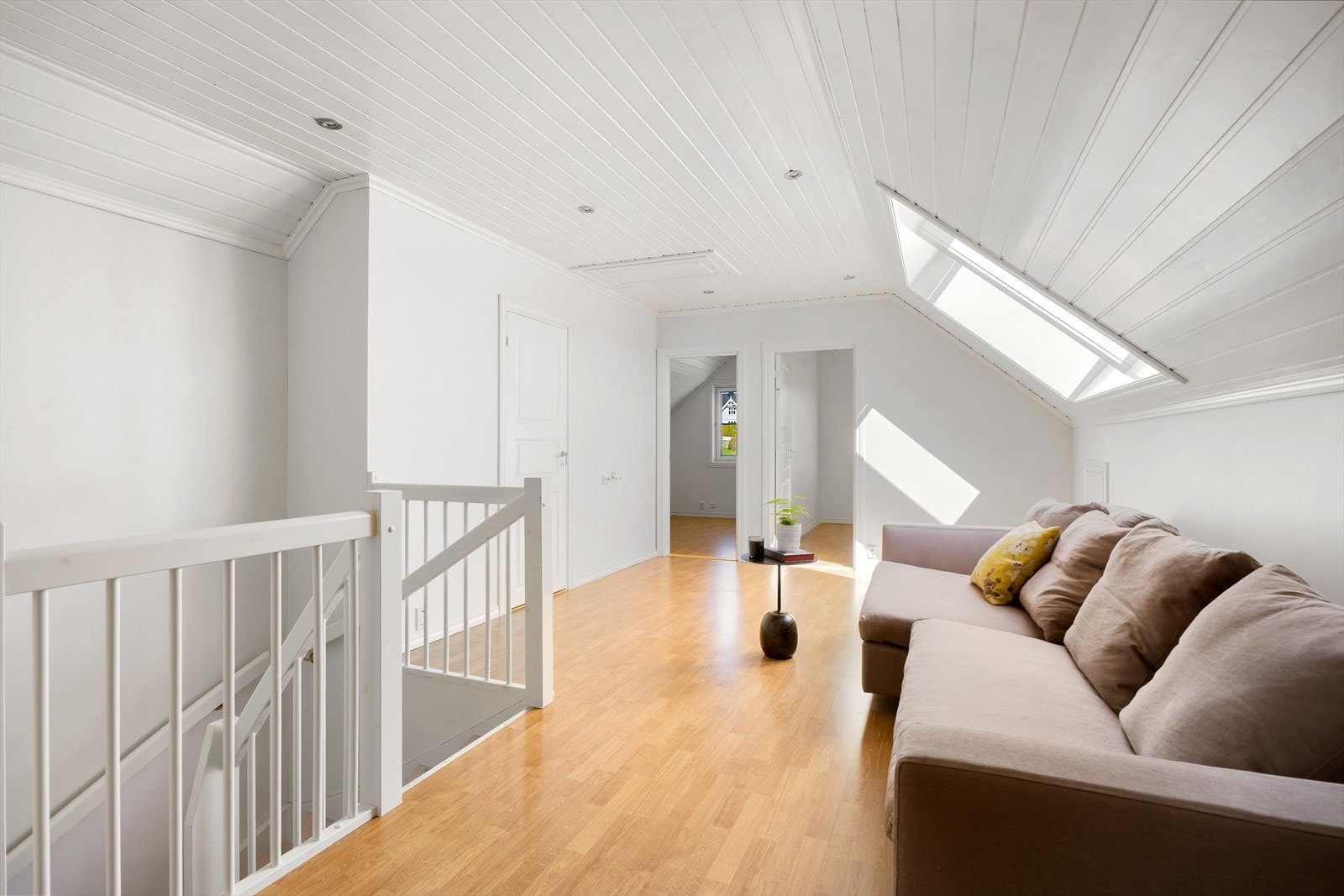 Loftstuen med takvindu Galleribilde