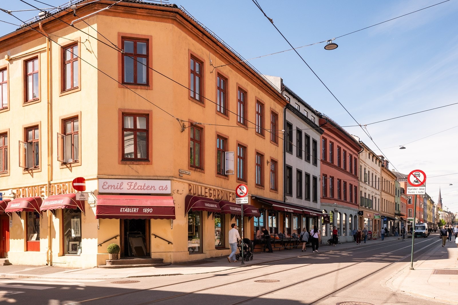 Thorvald Meyers gate byr på en rekke butikker, kaféer, restauranter og kollektivtransport. Galleribilde
