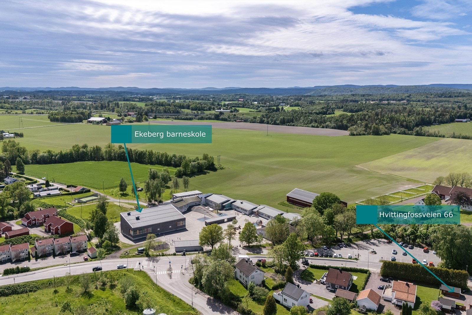 Ekeberg skole ligger kun et steinkast unna, og både Montessoriskole og flere barnehager er beliggende innen kort avstand. Galleribilde