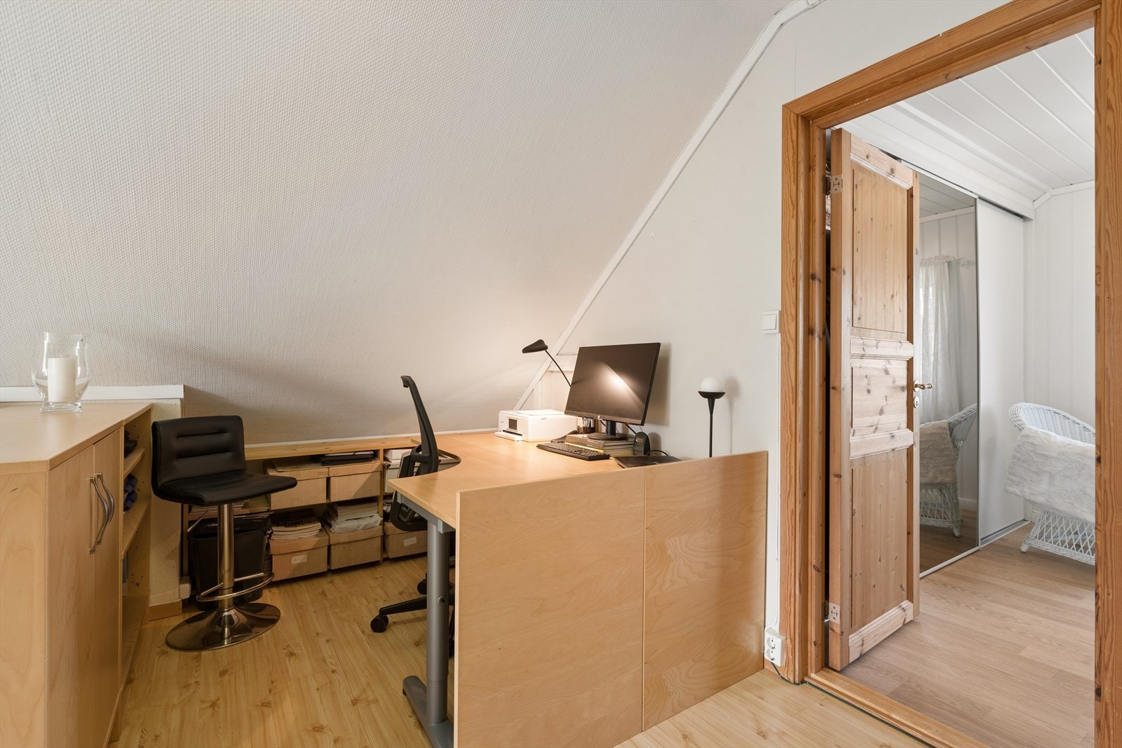 I loftsetasjen finner vi et fleksibelt rom som i dag benyttes som loftstue/kontor. Galleribilde