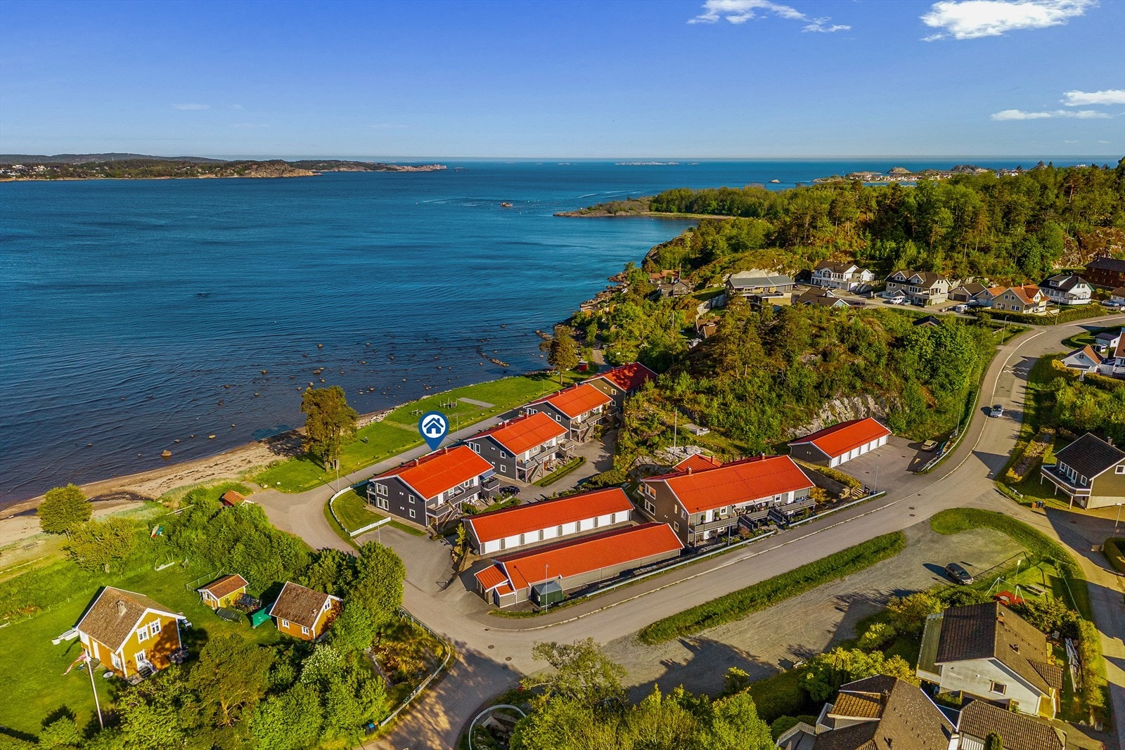 Velkommen til Støperistranda 20. En 3-roms utsikstleilighet i 1. etg. med garasjeplass. Foto: Karl Filip Kronstad. Galleribilde