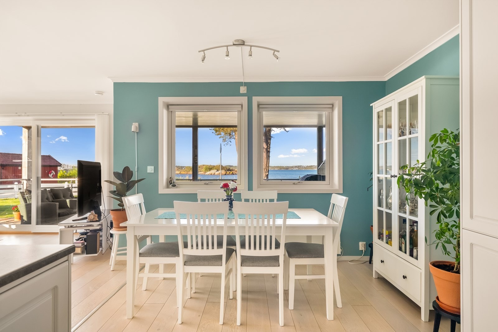 God plass til spisebord ved kjøkkenet. Galleribilde
