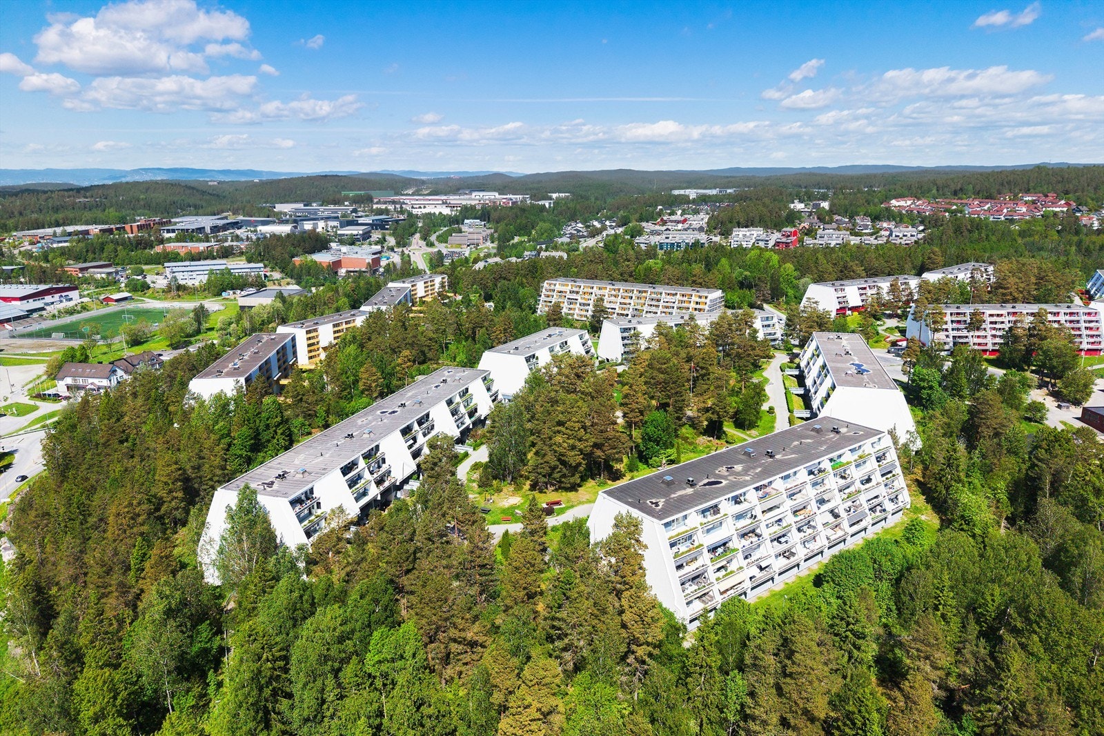 Fra Vevelstadåsen er det gode forbindelser til både Oslo og Ski, samt fine turområder i umiddelbar nærhet. Galleribilde