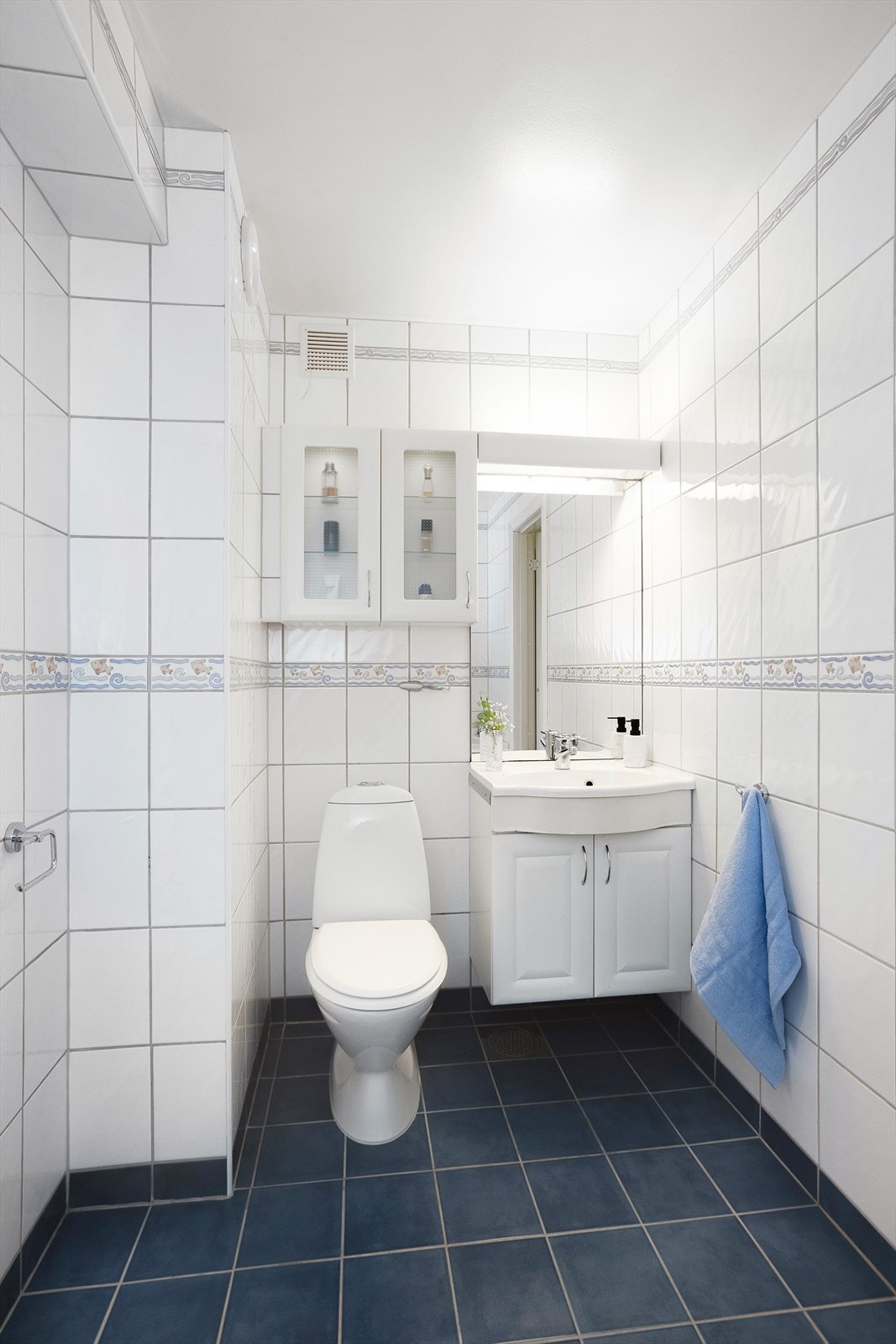 Badet er flislagt og har gulvvarme. Galleribilde