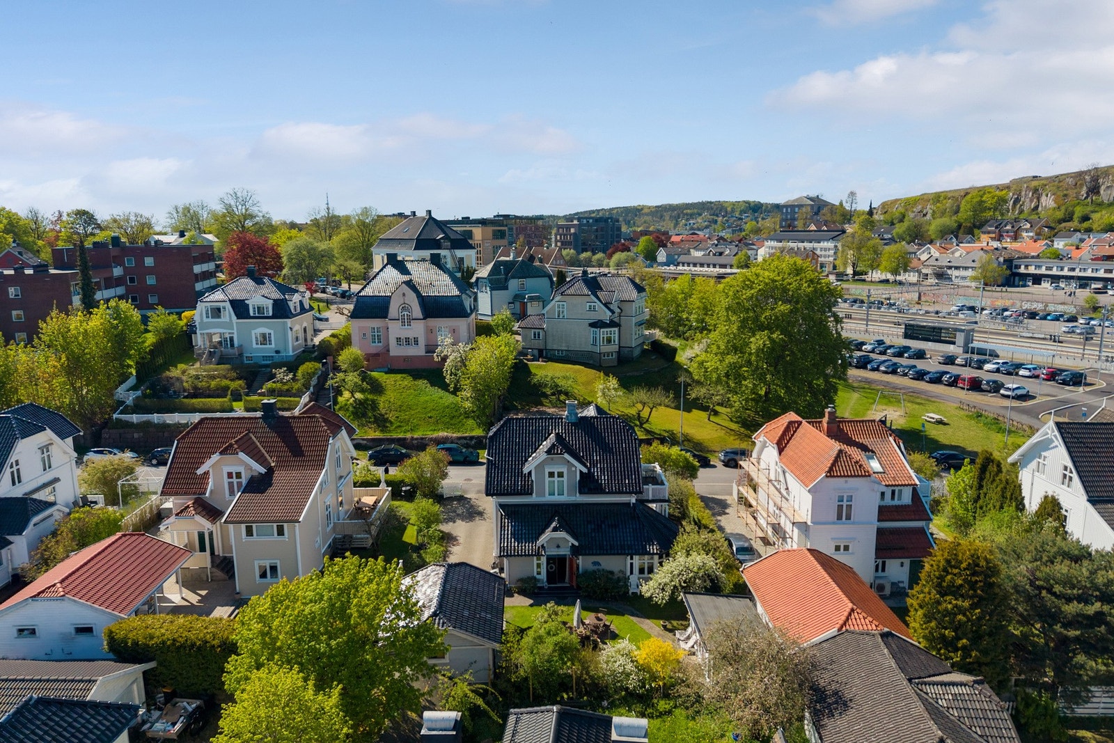 Eiendommen ligger i et sentralt og attraktivt boligområde med gangavstand til bl.a. sentrum, togstasjon og sykehuset Galleribilde