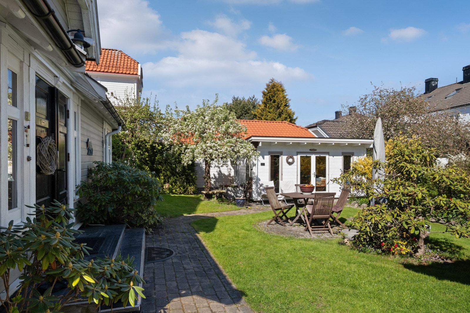 Her finner man også anneks fra 2019, innredet som sommerstue Galleribilde