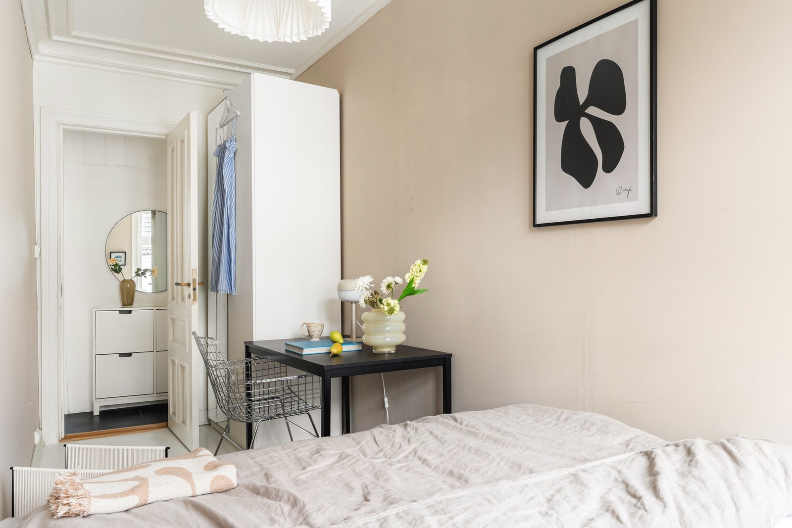 Alle rommene kan innredes med seng, skrivebord og garderobe. Galleribilde