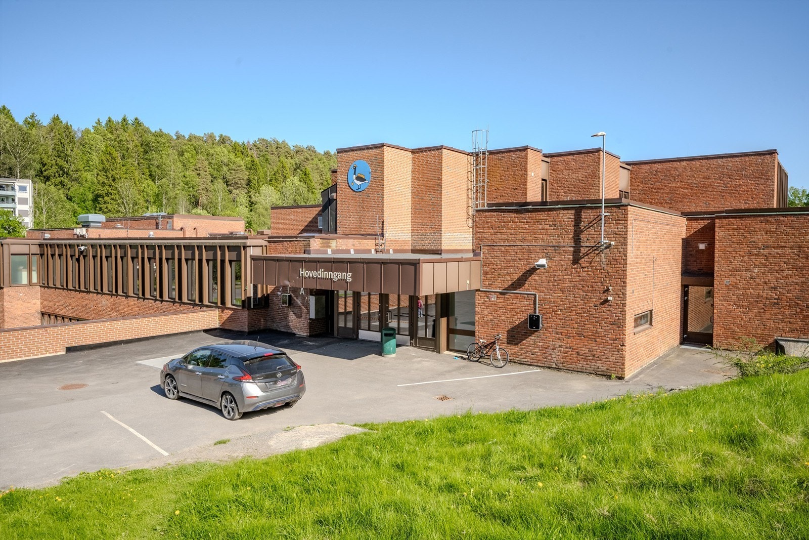 Rustad skole ligger kun 300 meter unna, med trygg og bilfri skolevei. Galleribilde