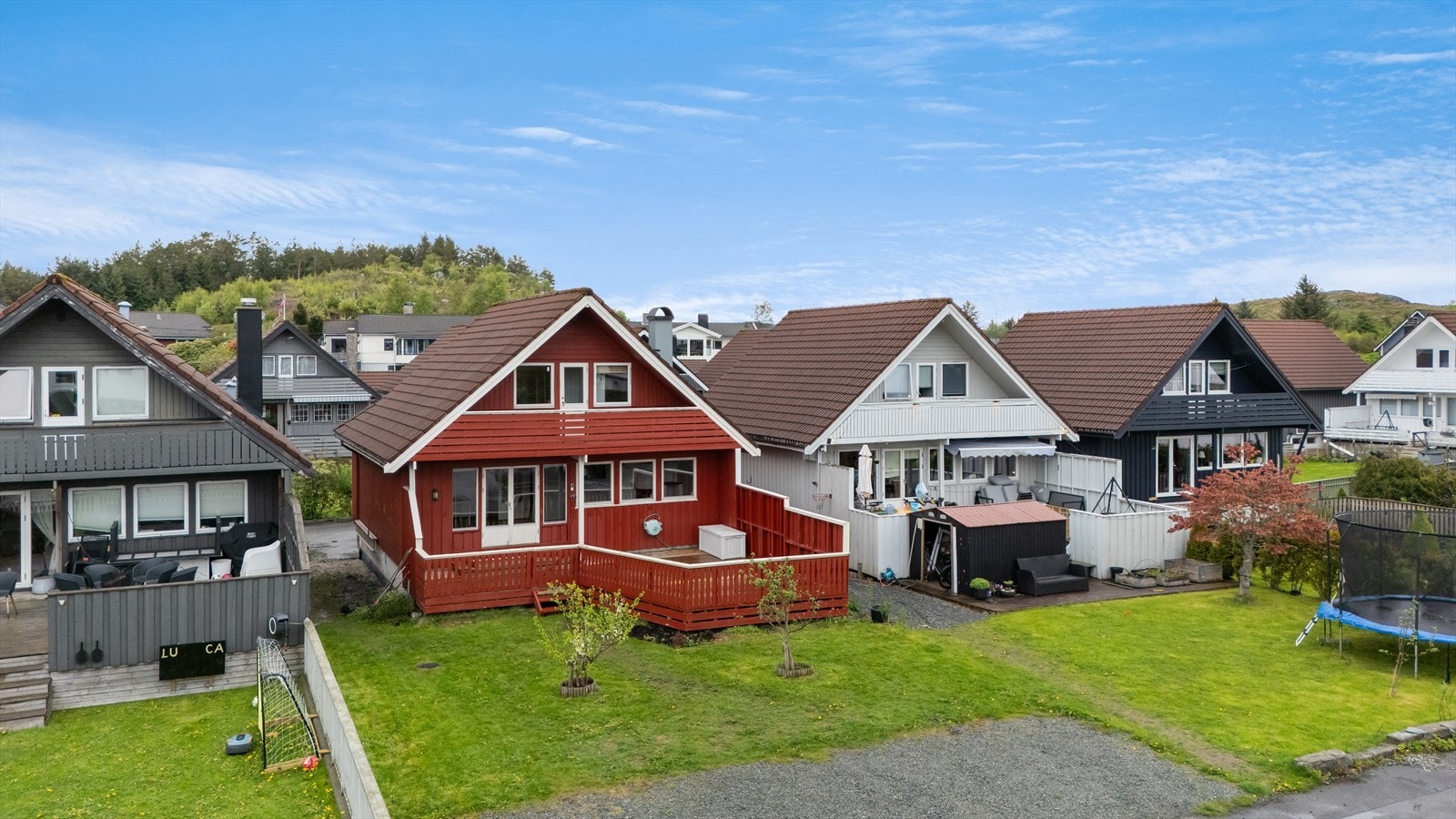 Enebolig over tre plan med en familievennlig planløsning. Galleribilde