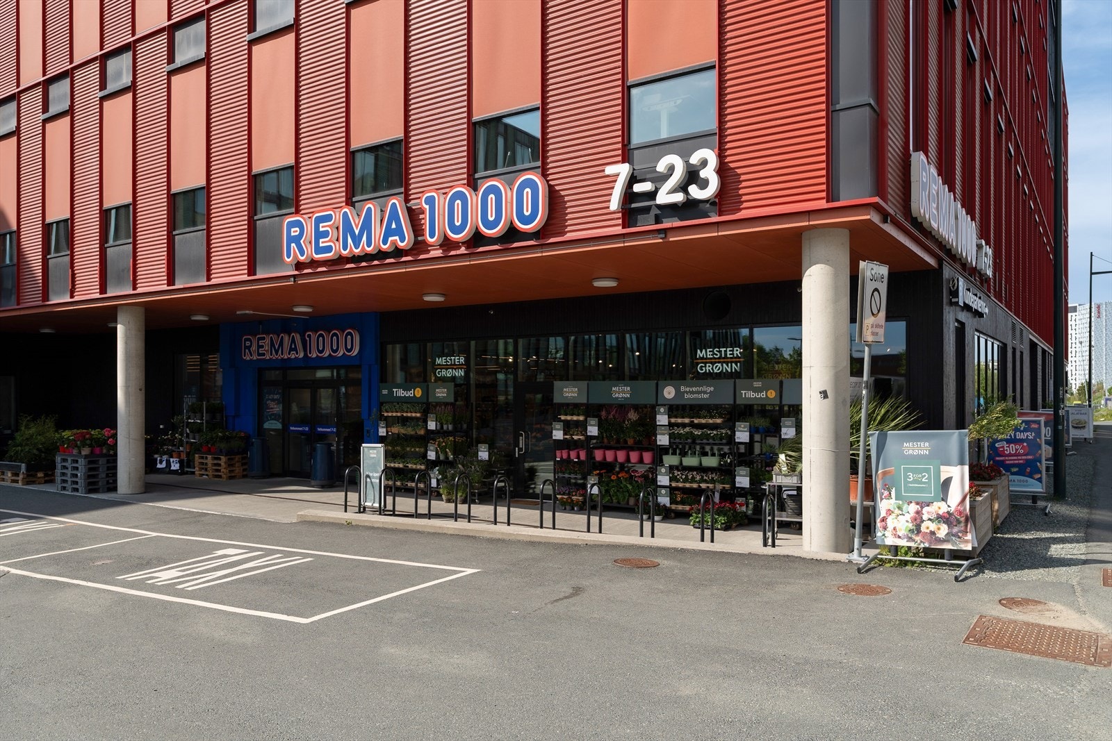 Kort veg til Sorgenfri med flere butikker og restauranter. Galleribilde