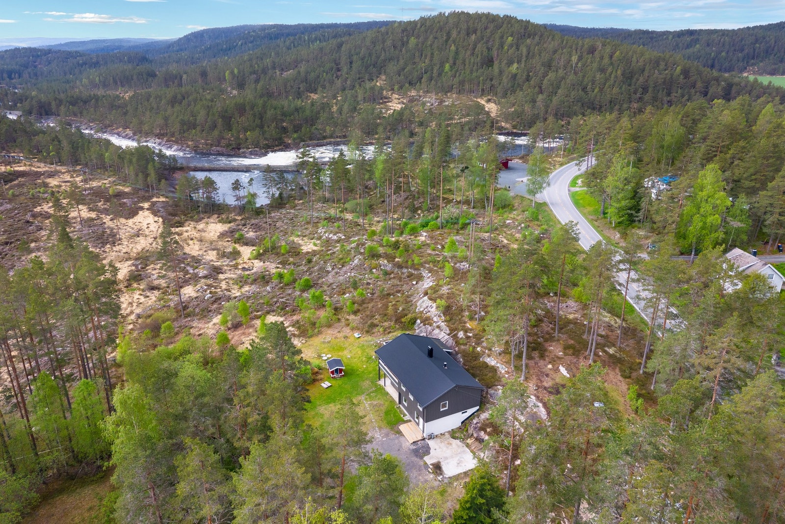 Oversiktsbilde av eiendommen. Galleribilde