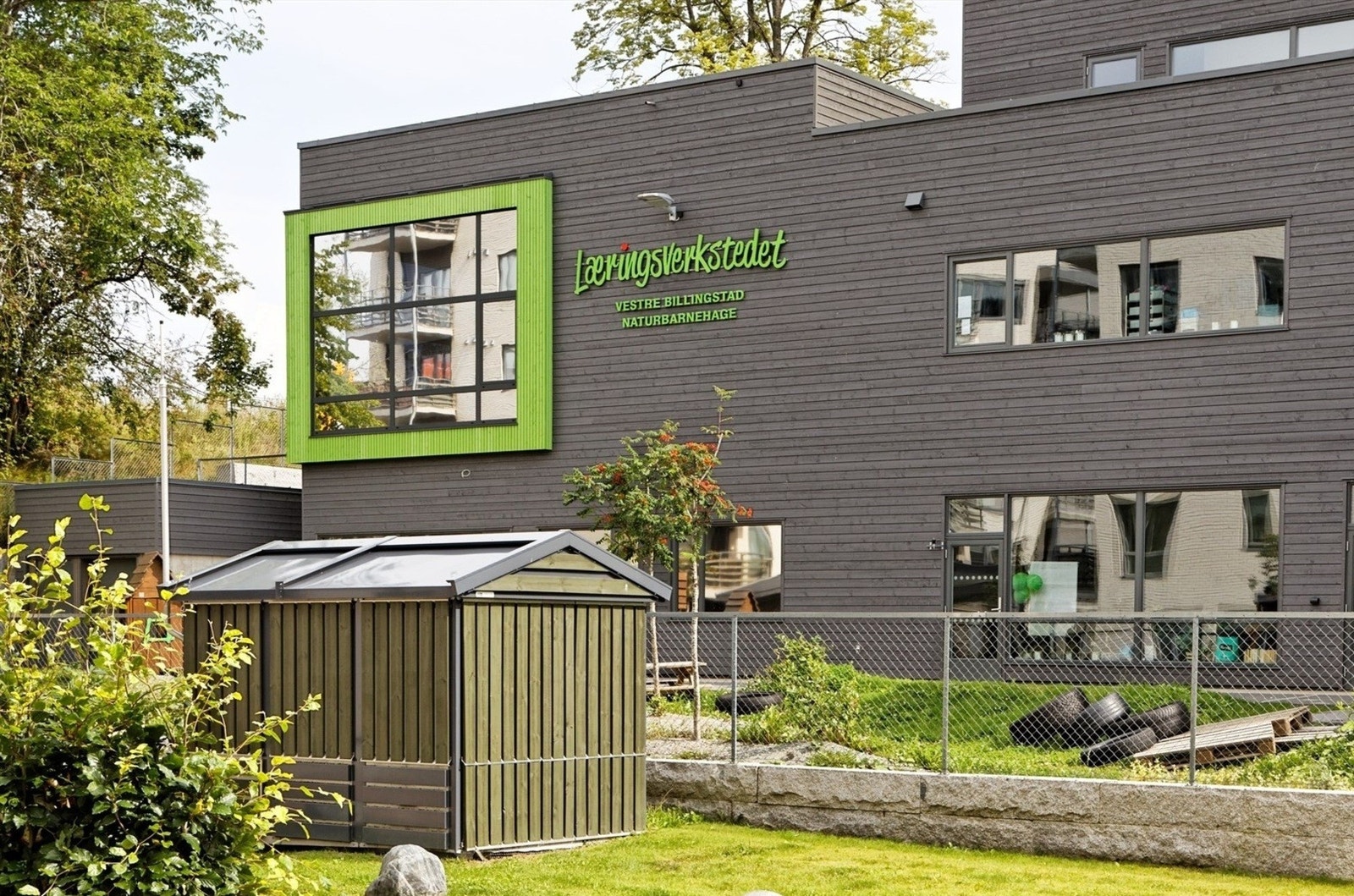 Barnehage rett ved og fin gangvei til barneskole Galleribilde