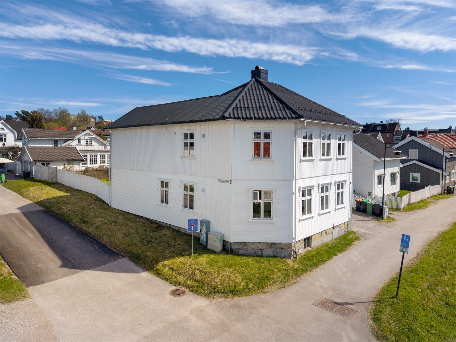 Svært godt oppgradert hel tomannsbolig| Sentralt på Nylende/Brekkeby/Sentrum Galleribilde