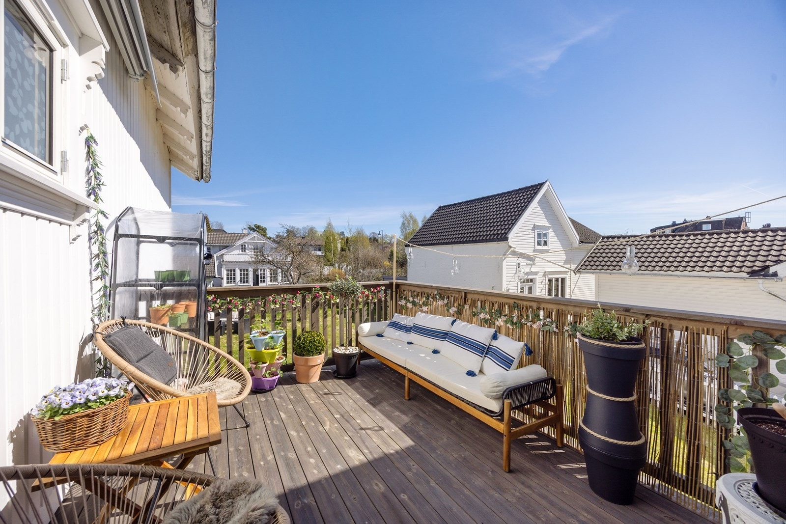 Balkongen på 9 m² har god plass til en sittegruppe. Galleribilde