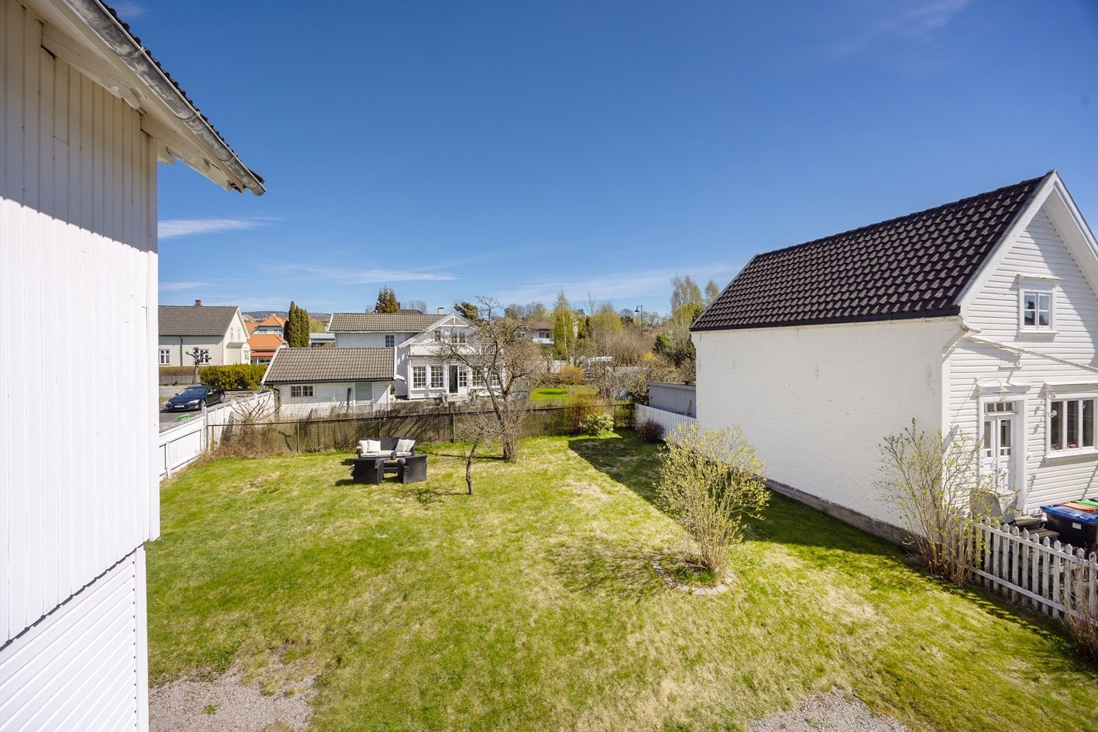 Fra balkongen er det utsikt over den felles hagen. Galleribilde