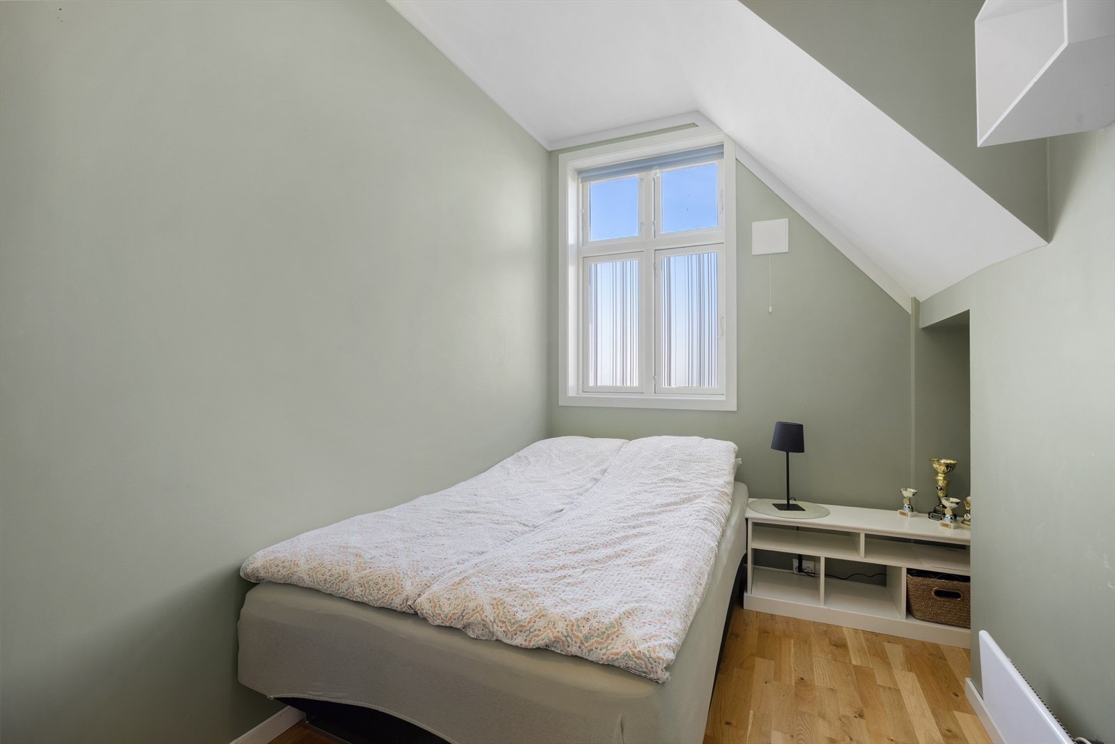 Det ene av to soverom i første etasje. Galleribilde
