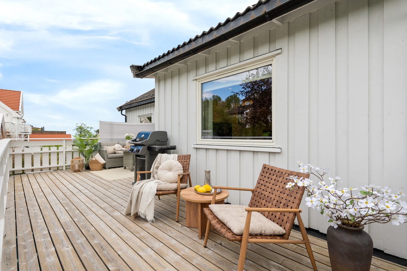 På boligens fremside er det en veranda på 17 kvm med østvendt beliggenhet. Galleribilde