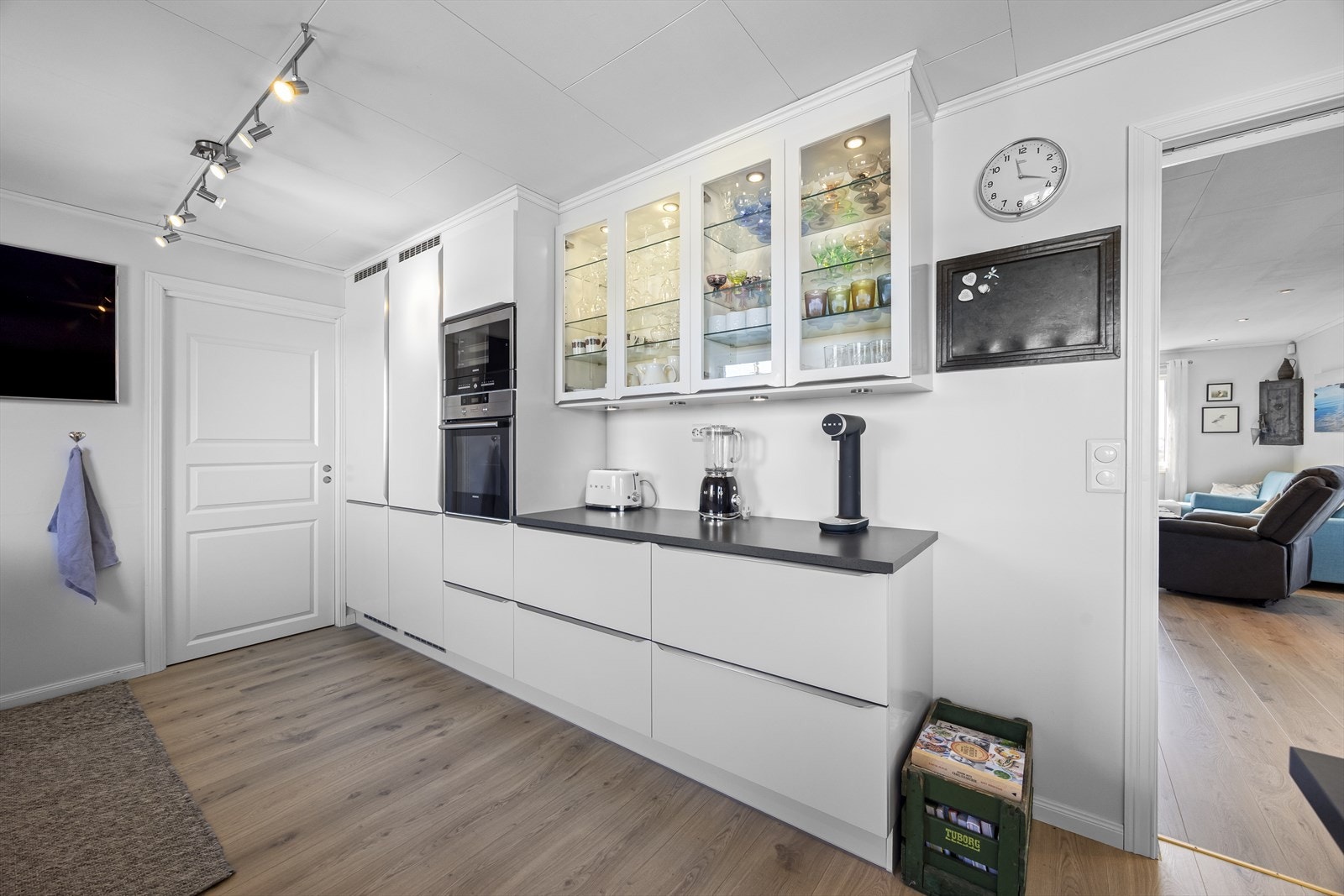 Alt av integrerte hvitevarer. Galleribilde