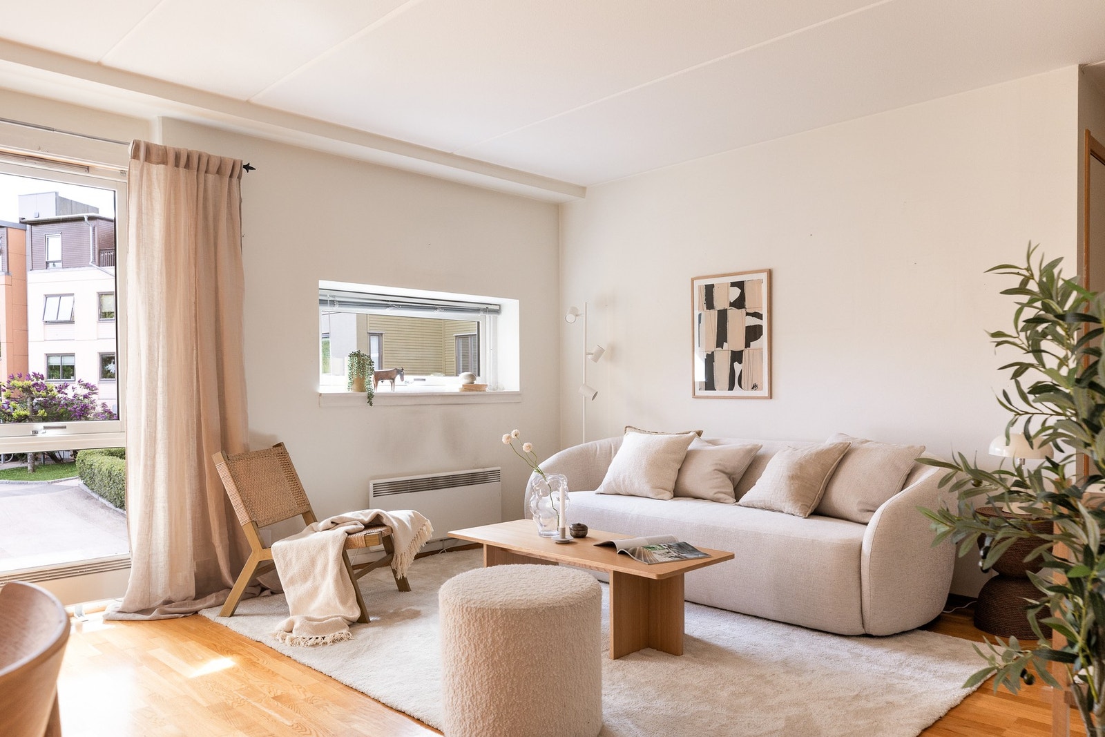 I stuen har du fin plass til både sofagruppe og spiseplass. Galleribilde