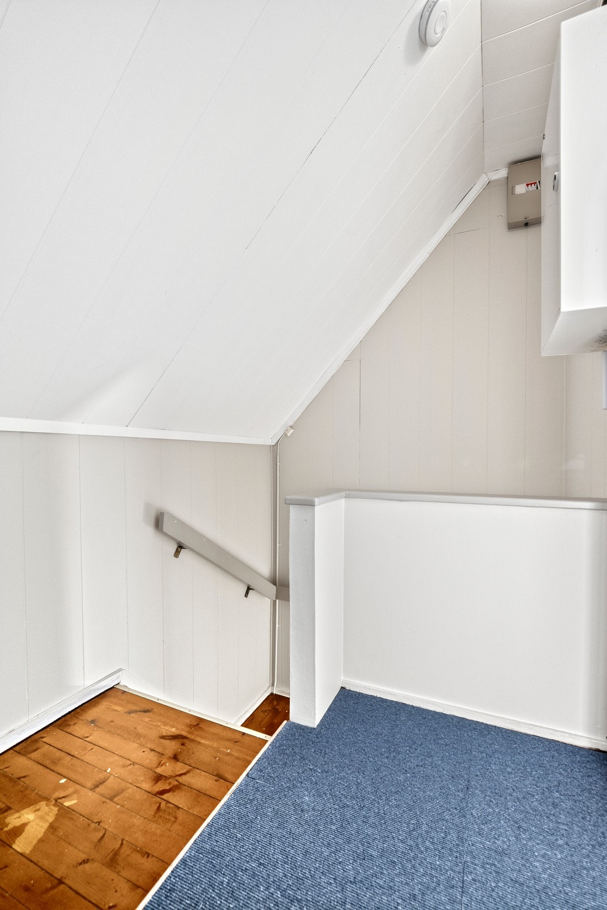 Loftsetasje med ganger og 2 soverom. Galleribilde