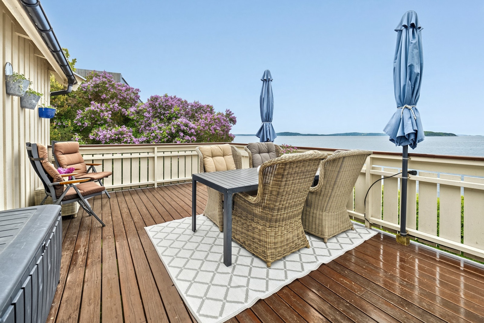 Koselig terrasse med gode solforhold og fantastisk utsikt! Galleribilde