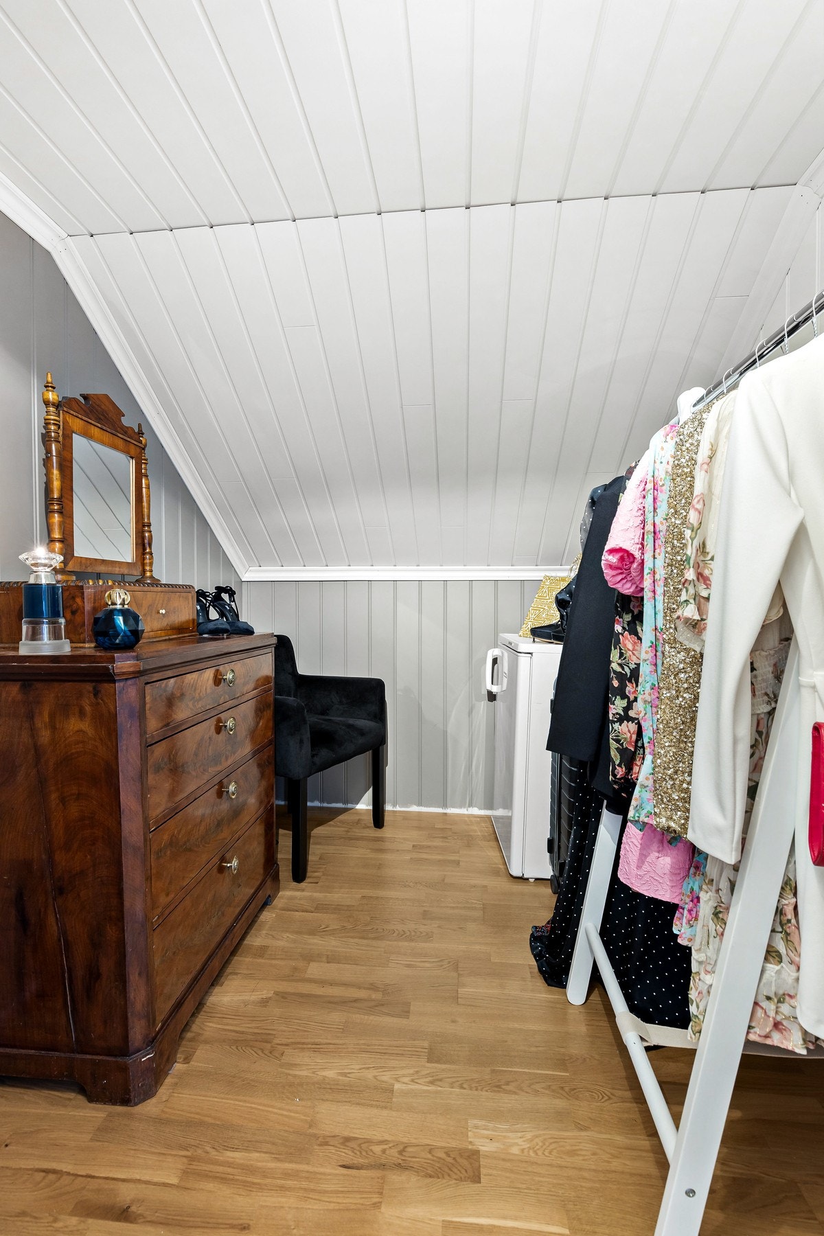 Fin lagringsplass i bod Galleribilde