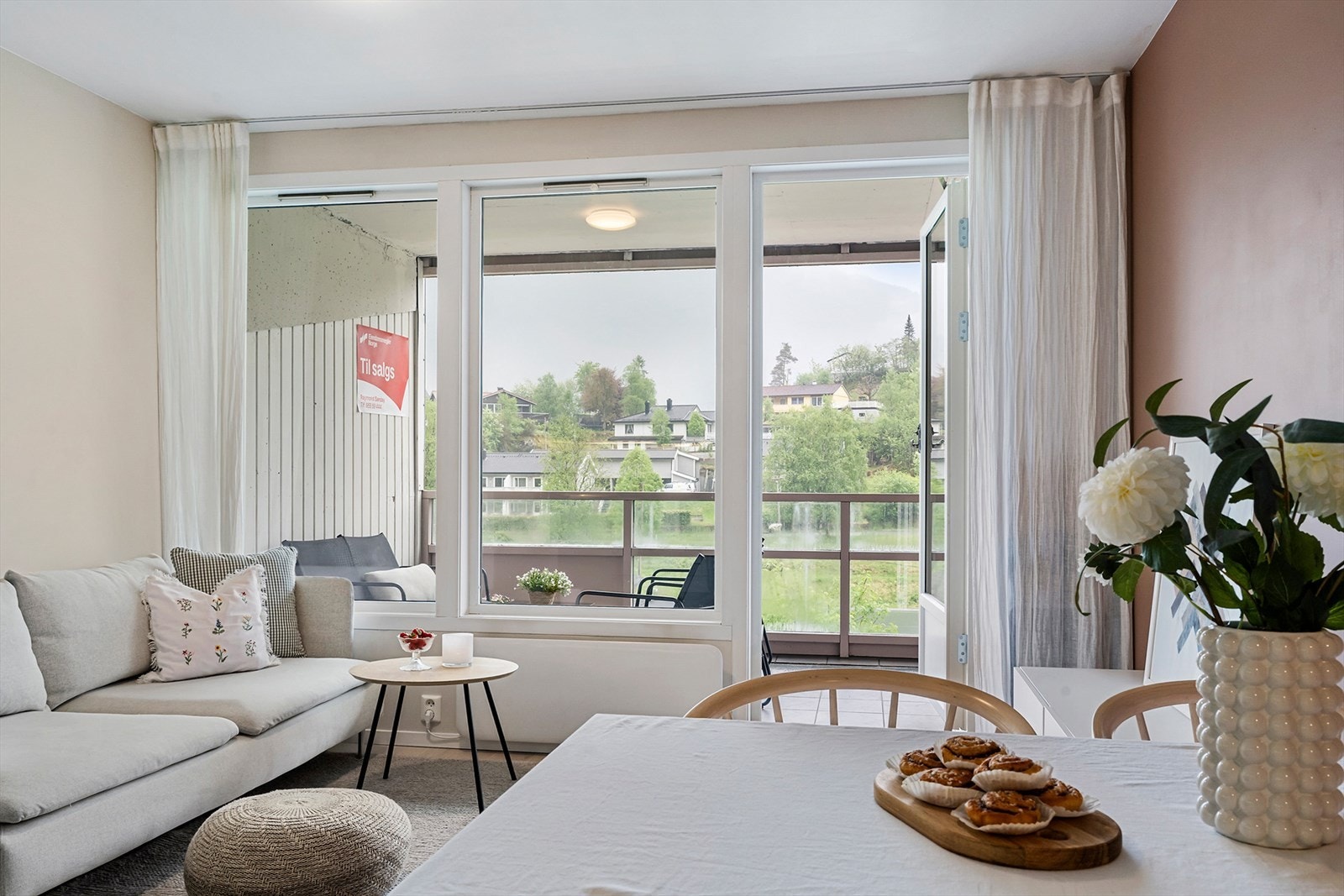 Lys og innbydende 2-roms leilighet med alt på et plan. Galleribilde