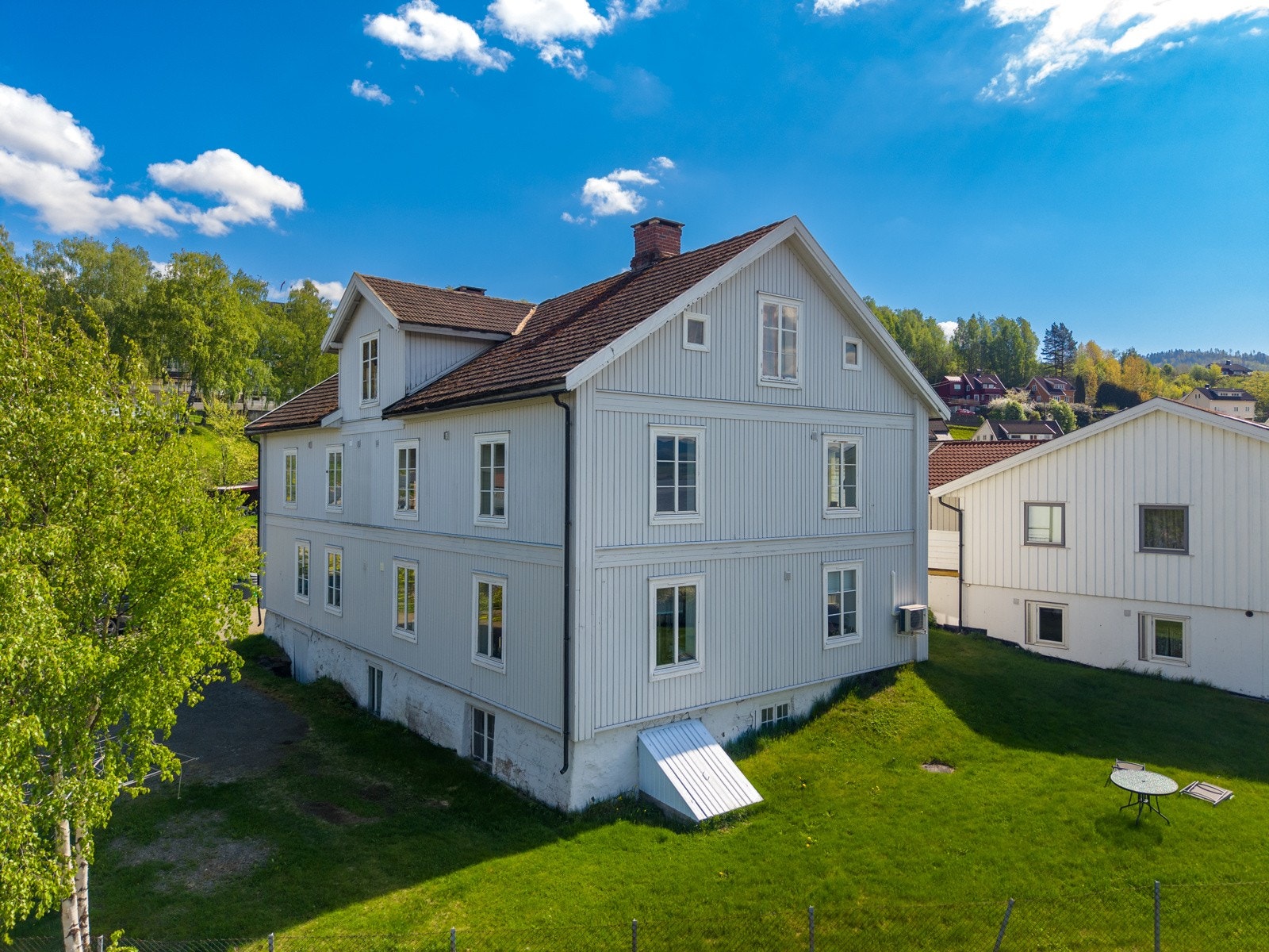 Felles uteområde som kan benyttes på fine sommerdager. Galleribilde