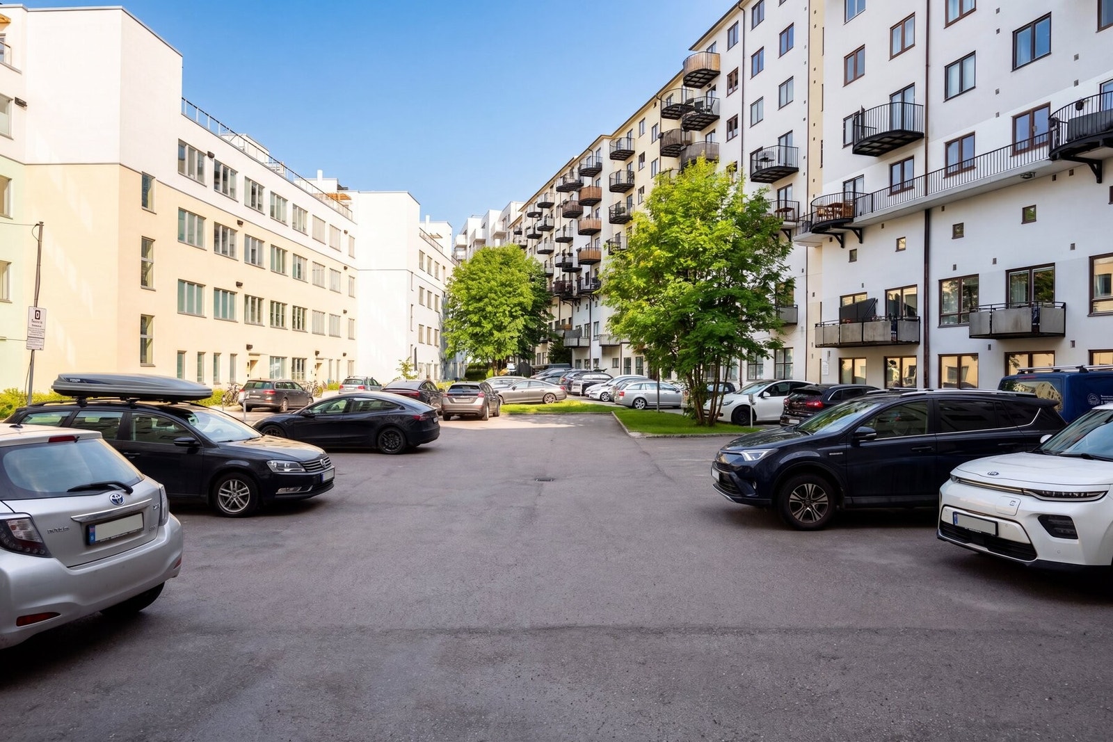 Boligen har en attraktiv plassering på Torshov, med Akerselva som nærmeste nabo. Her bor du sentralt i byen, men samtidig skjermet og grønt, med kort vei til både service- og fritidstilbud. Galleribilde