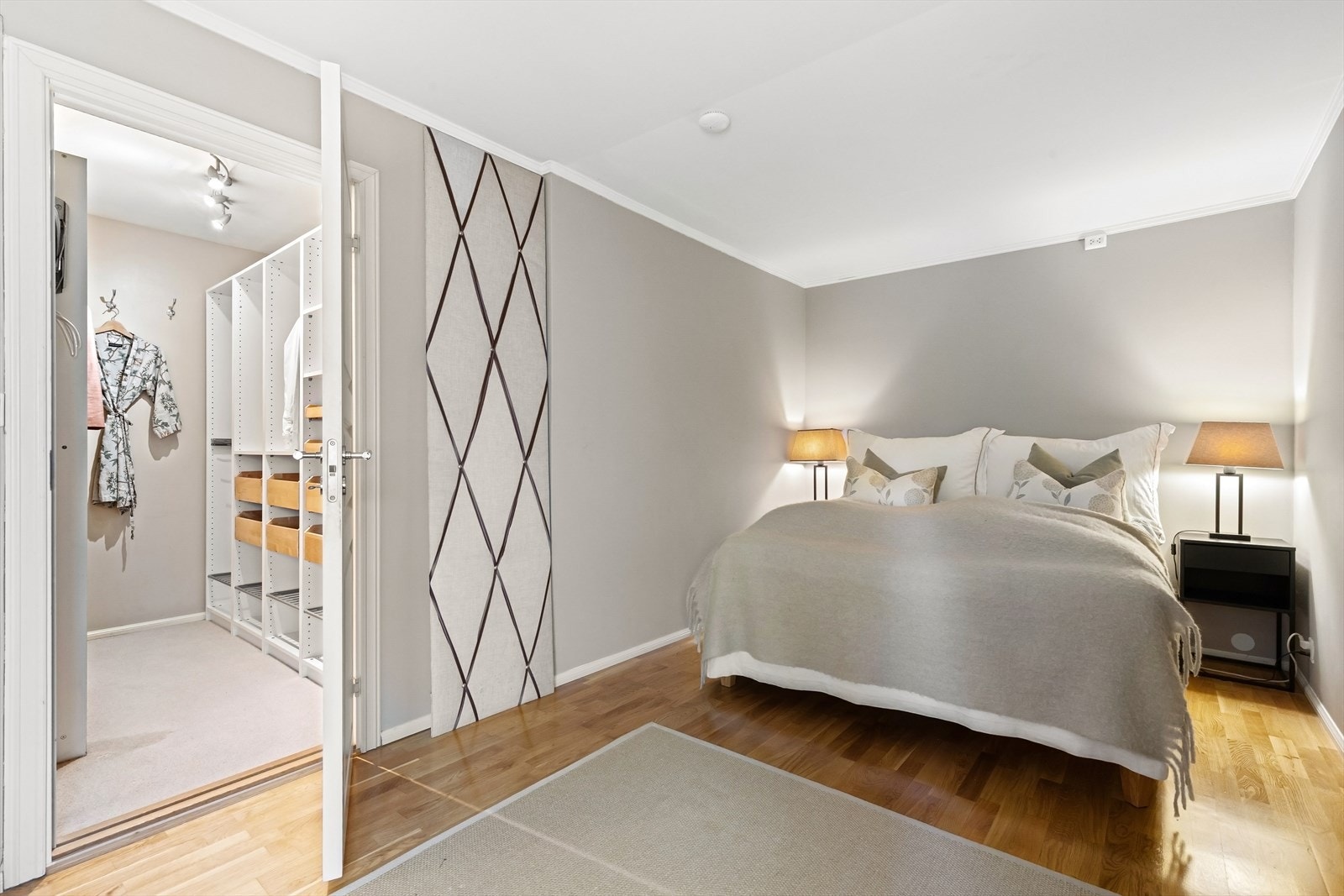 Egen walk in closet til hovedsoverom Galleribilde