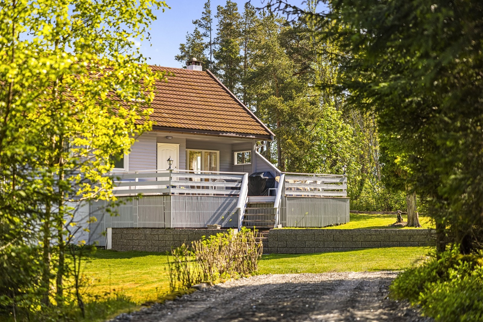 Adkomst til eiendommen via privat vei. Galleribilde