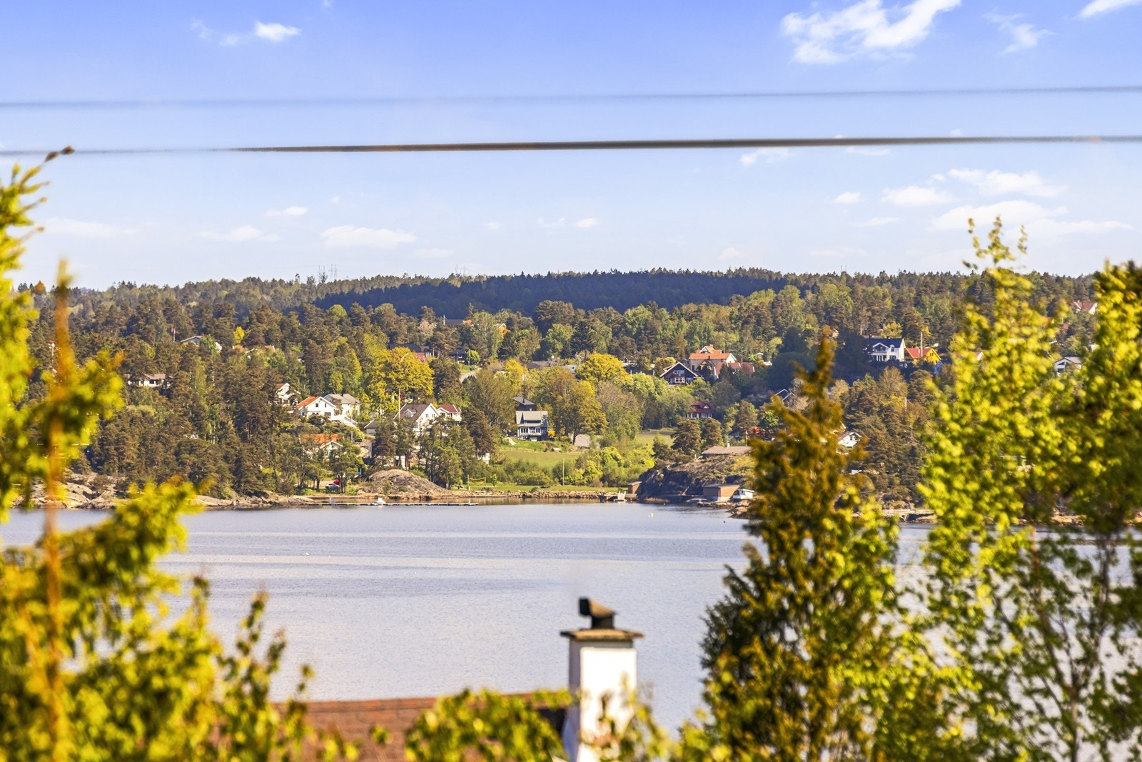 Utsikt mot bebyggelsen på Brevik. Galleribilde