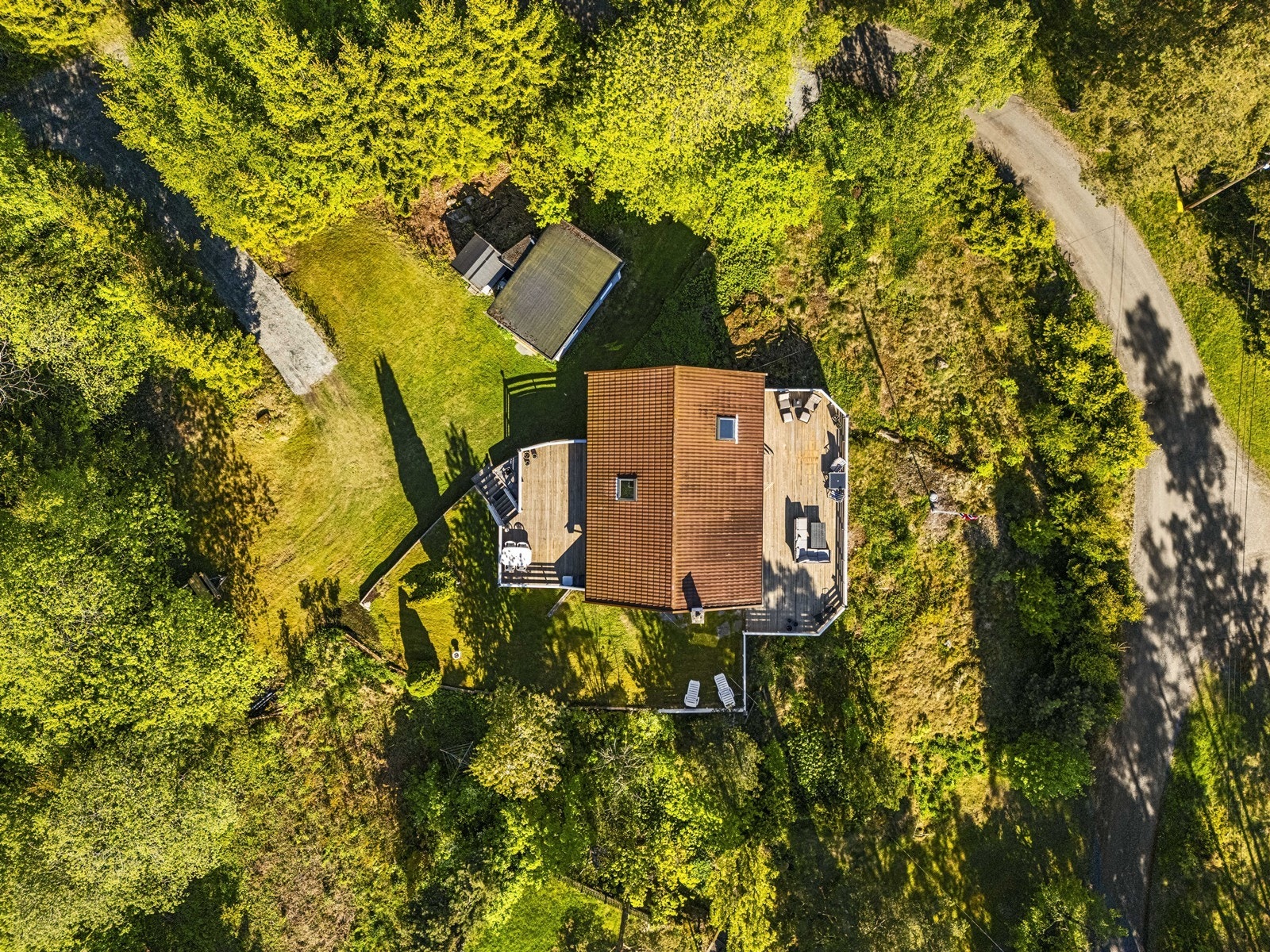 Oversiktsbilde som viser boligens plassering i terrenget. Galleribilde