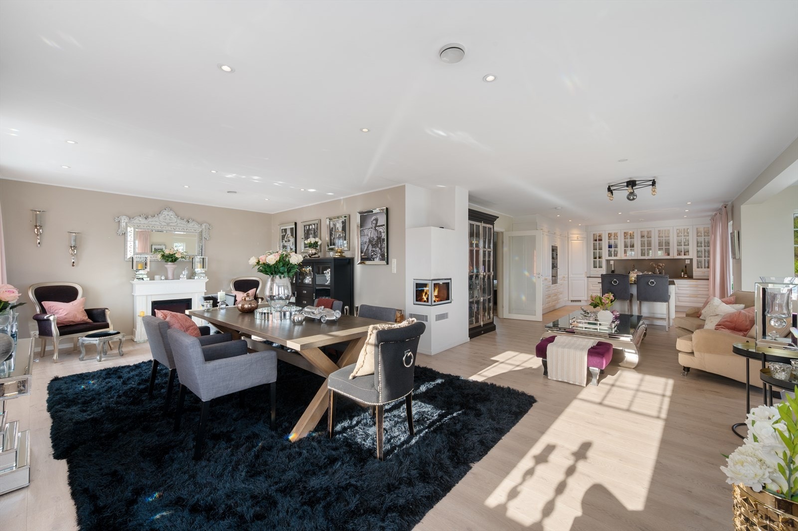 - Boligen har et BRA-i på 208m² fordelt over 2 plan - Galleribilde