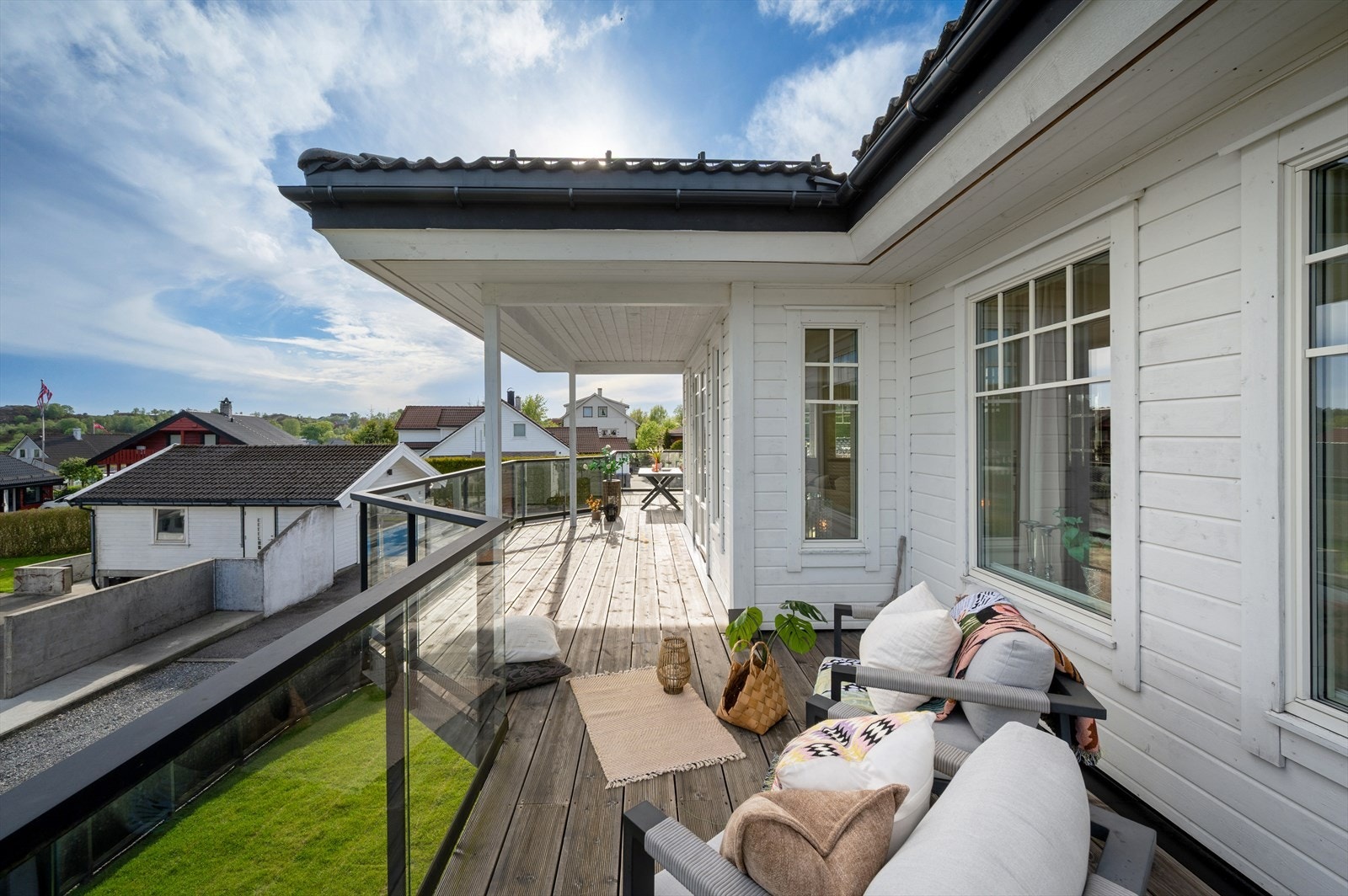 - Altanen måler ca. 33m² - Galleribilde