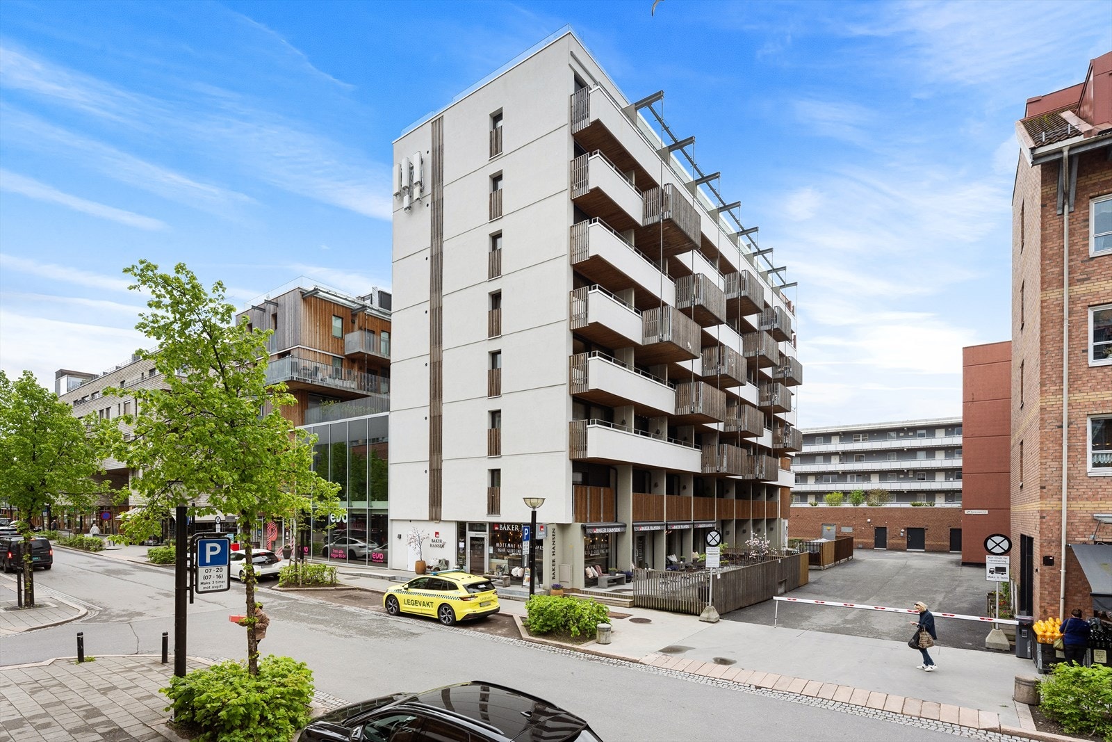 Leiligheten er vestvendt og ligger i byggets 5. etasje. Galleribilde