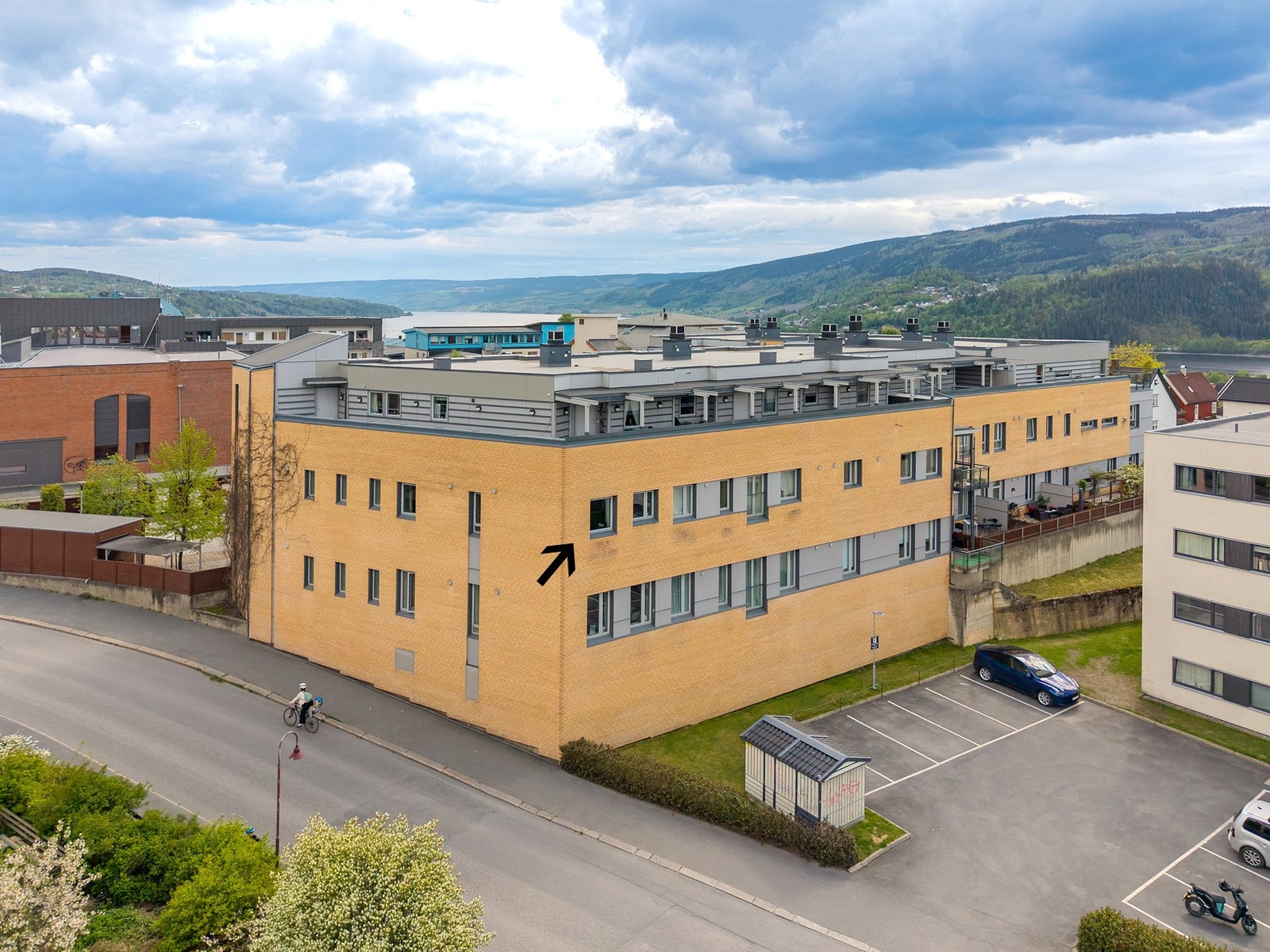 Løkkeparken Borettslag ligger attraktivt til øverst på Busmoen, i et populært og sentralt boligområde på Lillehammer. Galleribilde