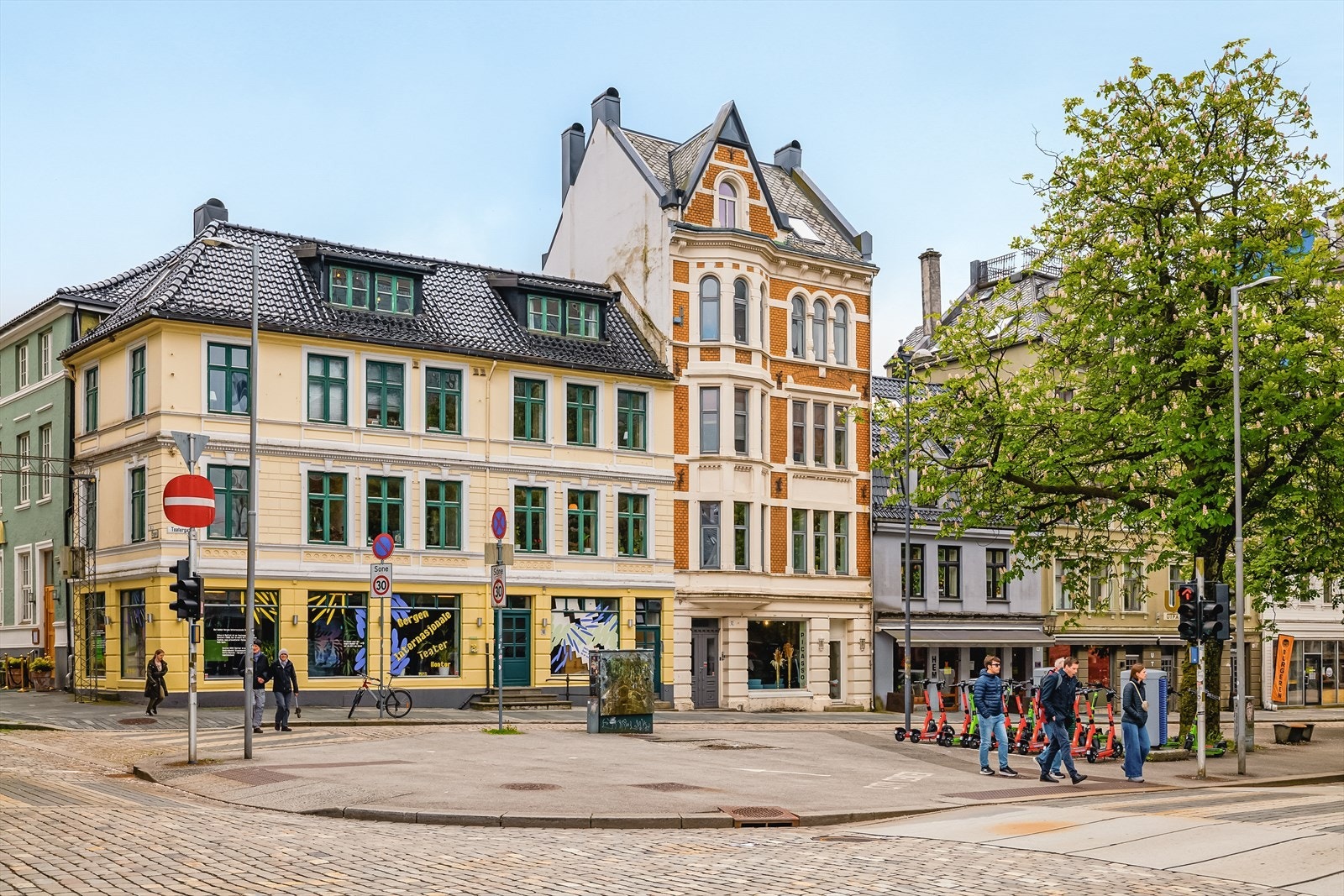 - Ærverdig bygg som ligger i et historisk område - Galleribilde