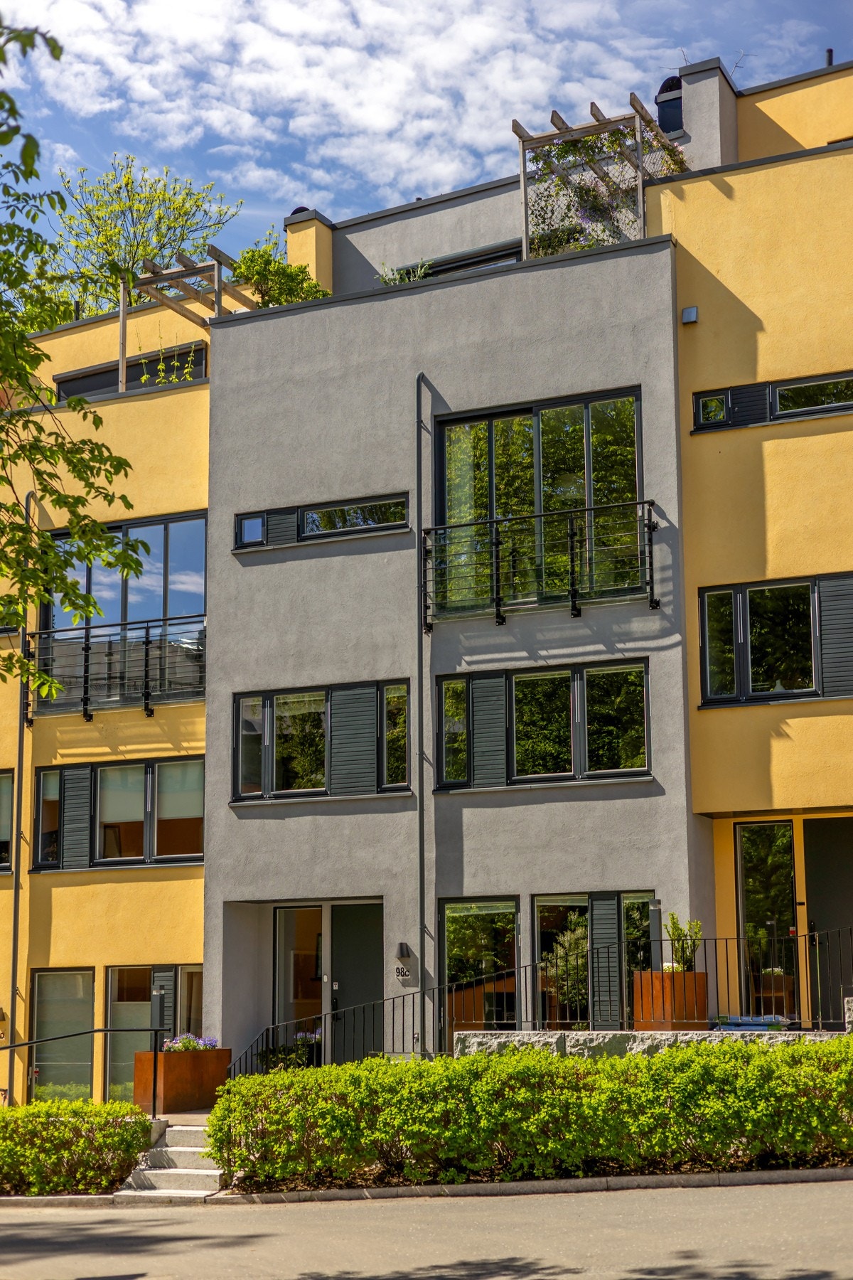 Svært barnevennlige omgivelser og populært område med kort vei til skoler og barnehager Galleribilde