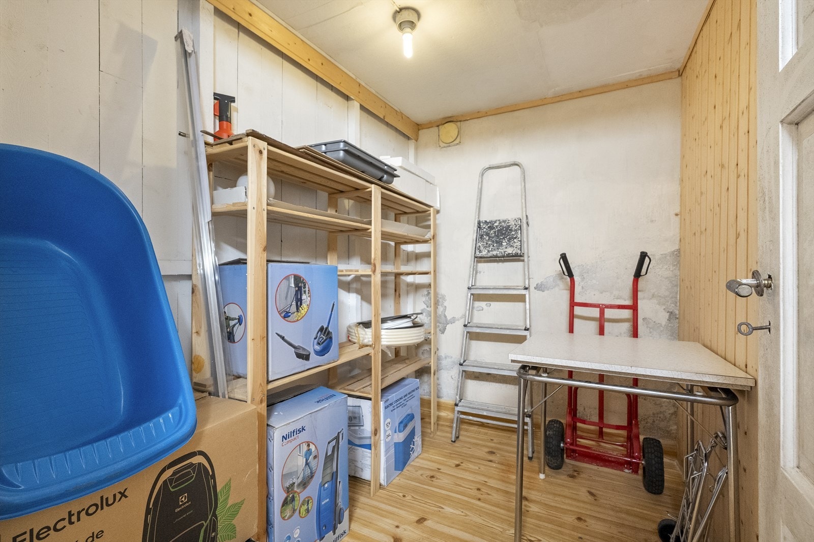 Ein av fire boder i kjellaren Galleribilde