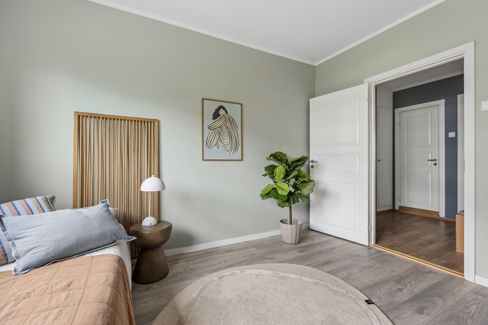 Det er plass til garderobeskap på begge soverom. Galleribilde