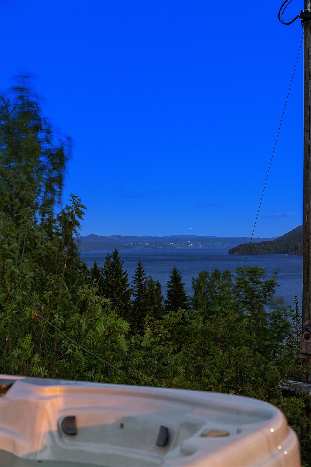 Vakker utsikt over Randsfjorden. Galleribilde