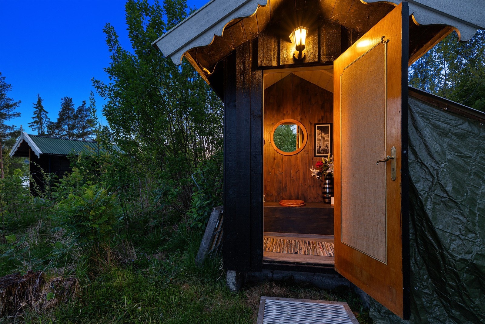 Frittstående utedo. Galleribilde