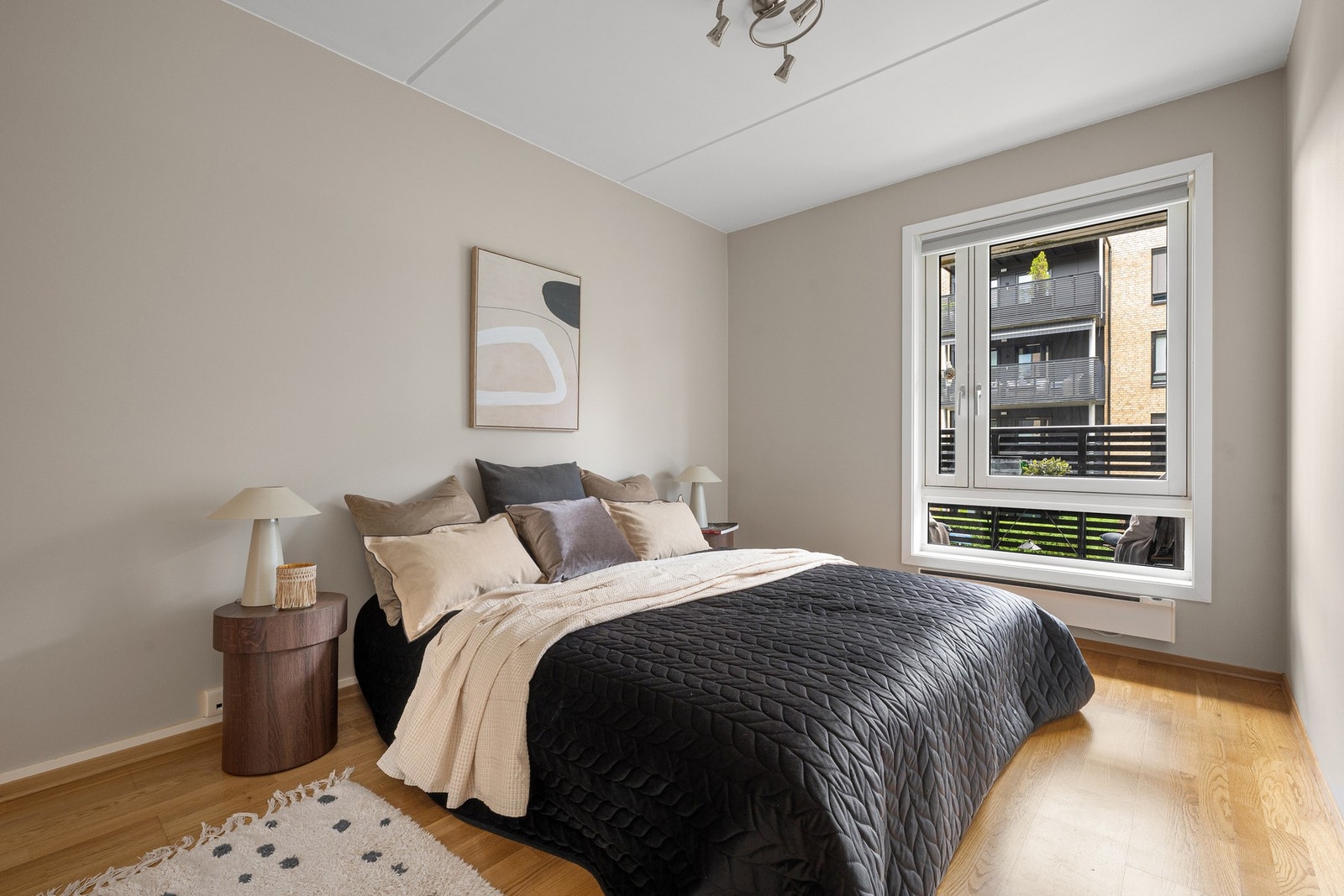 Soverom 1 med skyvedørsgarderobe Galleribilde
