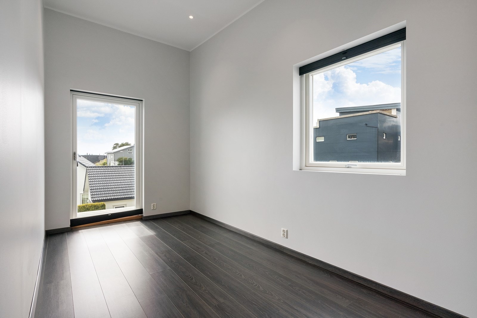 - I boligen er det 3 soverom som måler hhv. 13,7m², 10,6m² og 6,3m² - Galleribilde