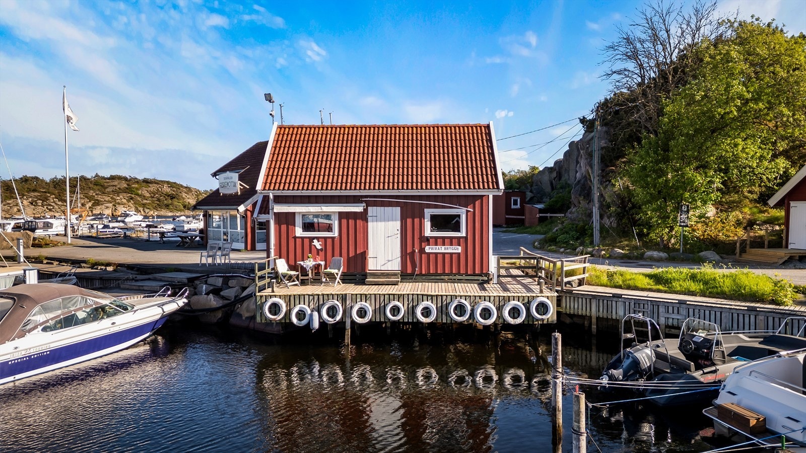 En sjelden mulighet i Hvaler-skjærgården med egen brygge og medfølgende båtplass. Galleribilde