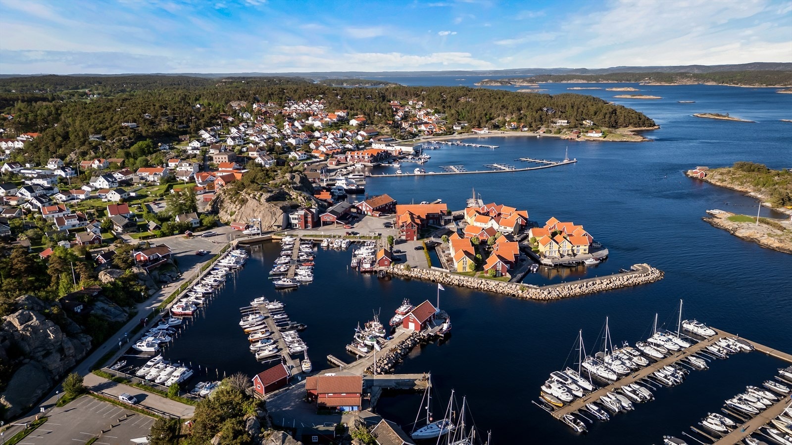 Skjærhalden sentrum med alle sine fasiliteter ligger i gangavstand. Galleribilde
