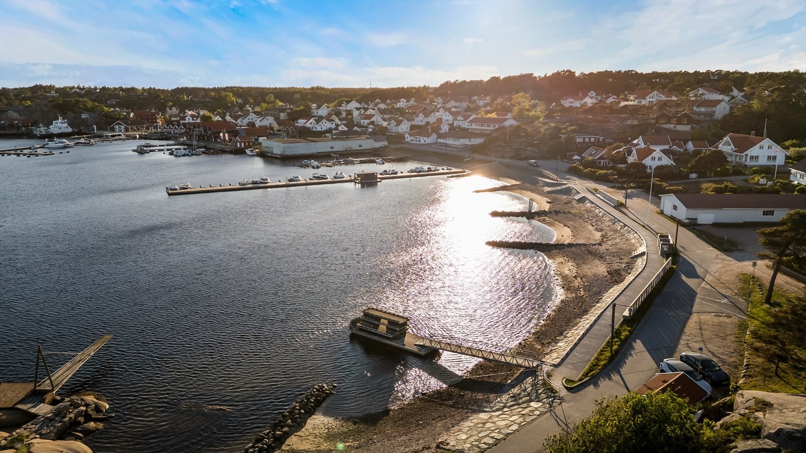 Nærhet til svaberg og badeplasser gir rike muligheter for rekreasjon. Galleribilde