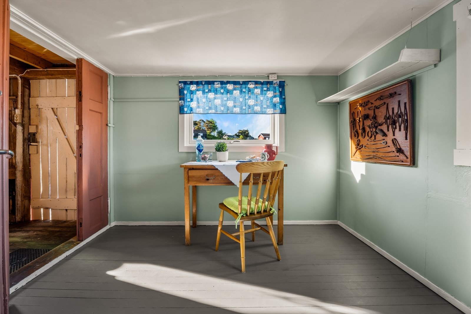Det innredede rommet gir plass til en pause fra sjølivet. Galleribilde