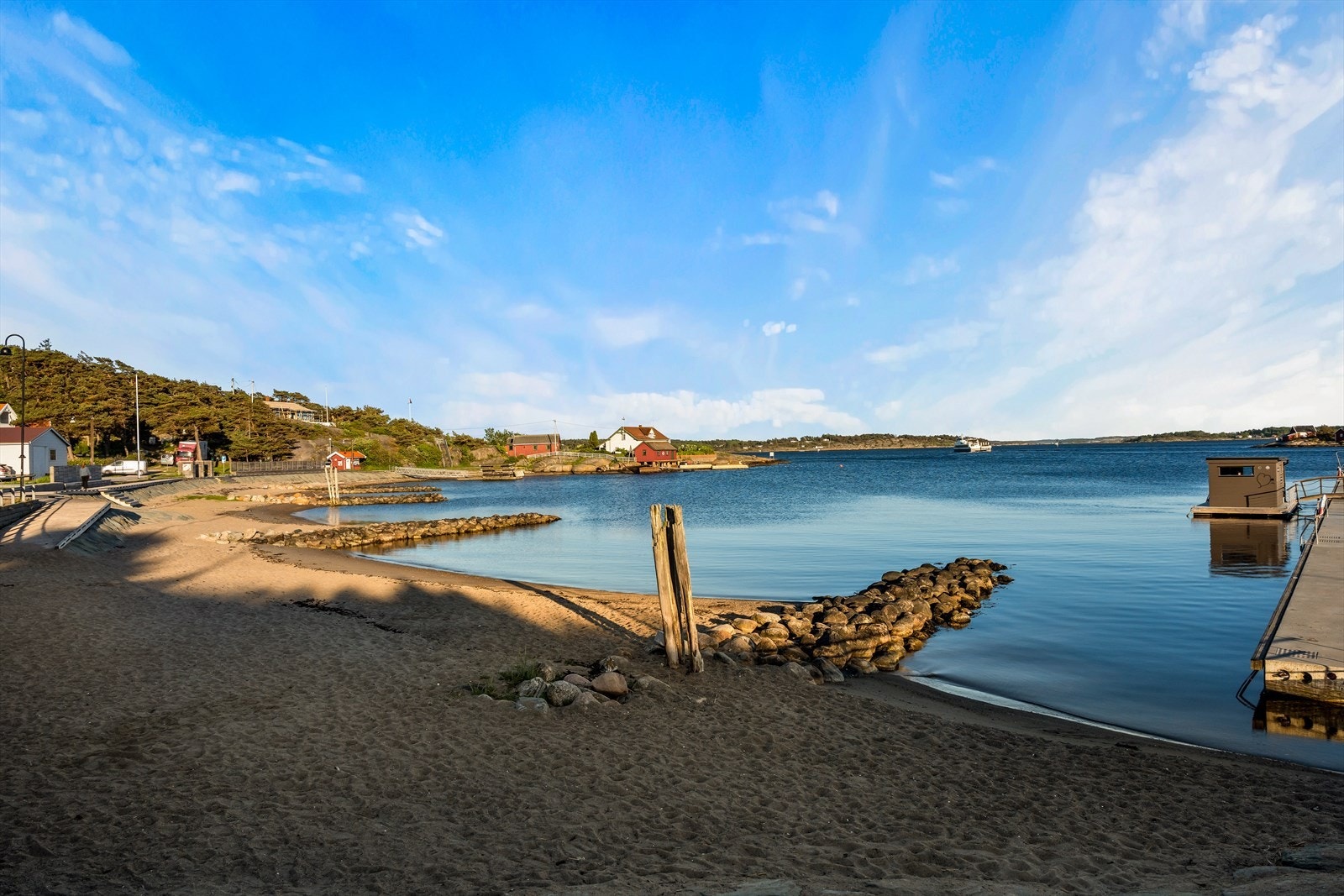 Kort vei til flotte badeplasser som Kroksand, kun 9 minutters gange unna. Galleribilde